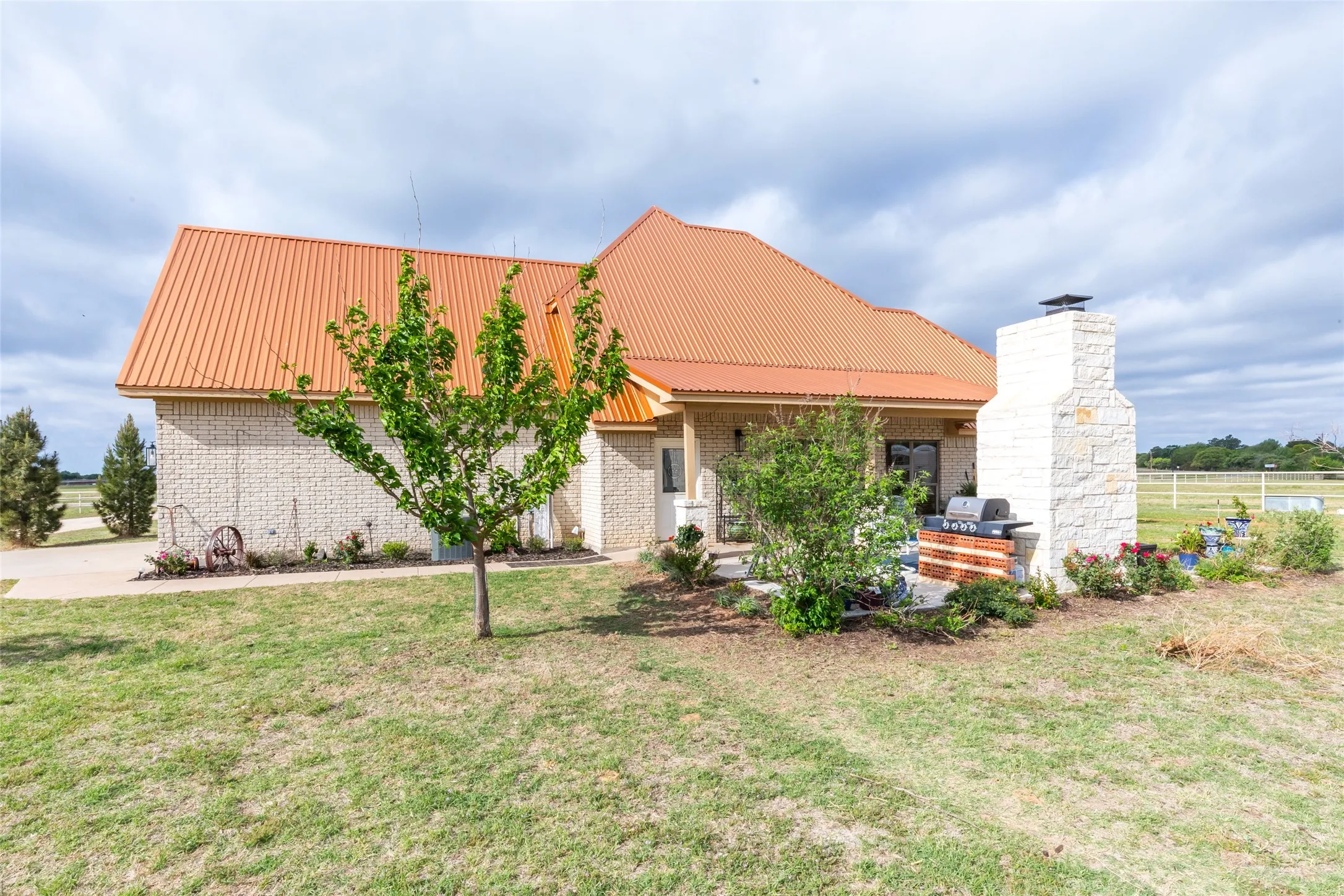 Single Family Residence For Sale in Jones County , 6010 Fm 3326 S, Hawley, Texas 79525, 4 Bedroom, 3 Bathroom, 2 Garage spaces, 2,509 Sqft, built in 2007, mls#21148859, Real Estate Agent in Hawley, Homes For Sale in Jones county, Homes For Sale in Hawley, Realtor in Hawley Texas, Real Estate Brokerage Independent Realty Texas, Luminita Cordes Realtor