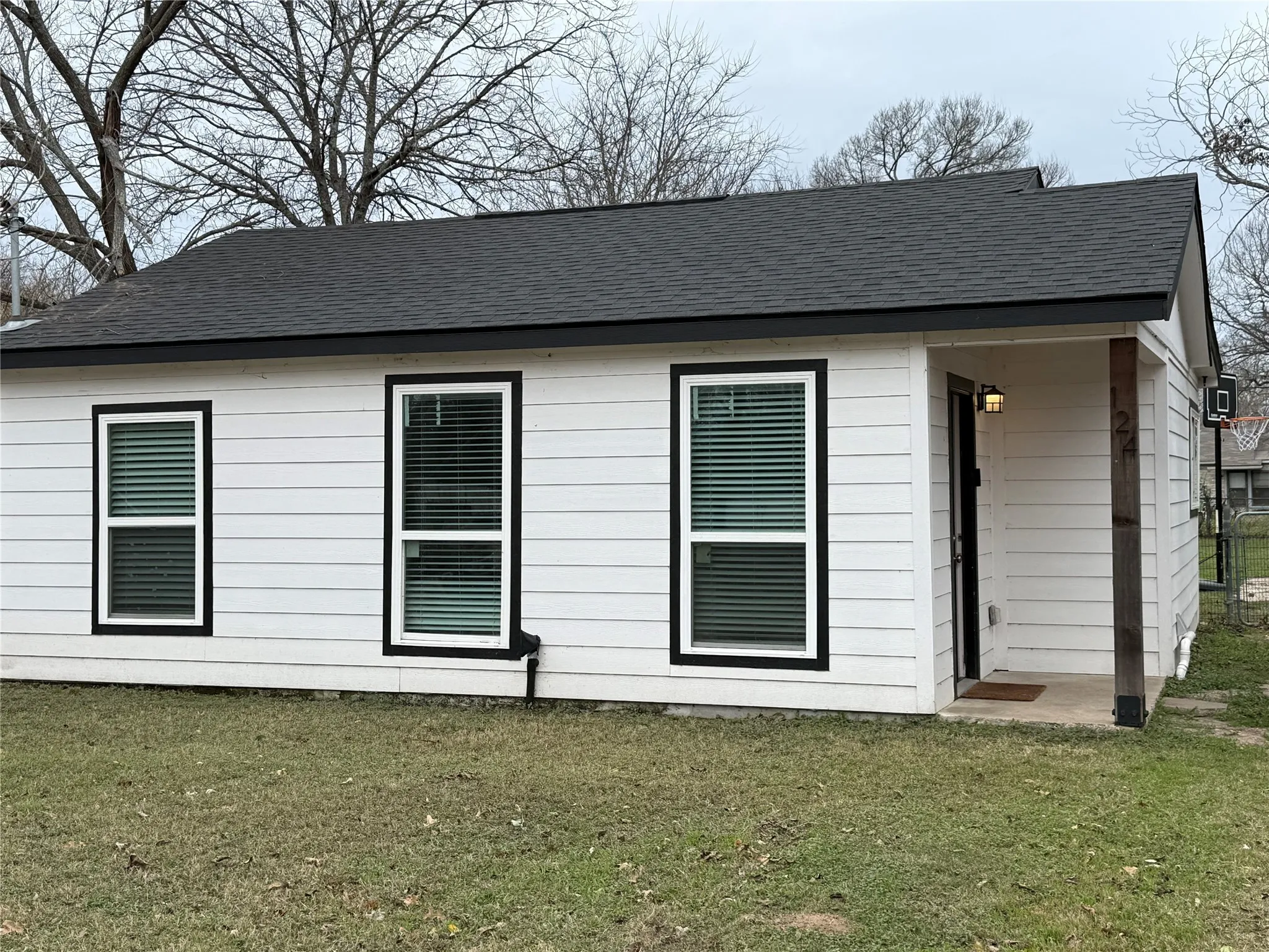 Single Family Residence For Sale in Mc Lennan County , 124 Cedar Street, Waco, Texas 76705, 2 Bedroom, 1 Bathroom, Garage spaces, 810 Sqft, built in 1950, mls#21148657, Real Estate Agent in Waco, Homes For Sale in Mc Lennan county, Homes For Sale in Waco, Realtor in Waco Texas, Real Estate Brokerage Independent Realty Texas, Luminita Cordes Realtor
