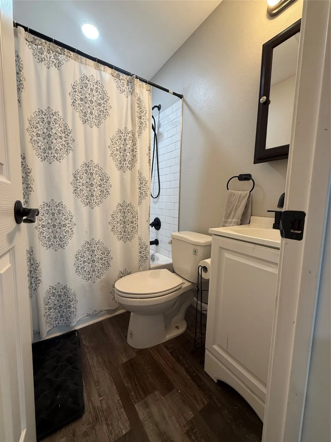 Single Family Residence For Sale in Mc Lennan County , 124 Cedar Street, Waco, Texas 76705, 2 Bedroom, 1 Bathroom, Garage spaces, 810 Sqft, built in 1950, mls#21148657, Real Estate Agent in Waco, Homes For Sale in Mc Lennan county, Homes For Sale in Waco, Realtor in Waco Texas, Real Estate Brokerage Independent Realty Texas, Luminita Cordes Realtor