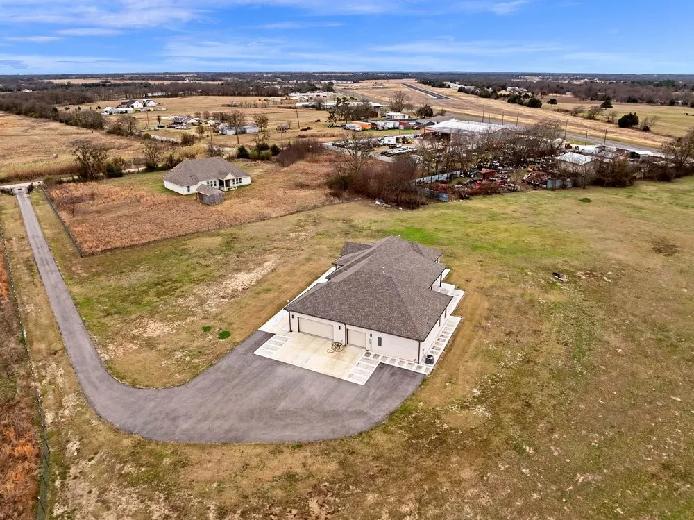 Single Family Residence For Sale in Van Zandt County , 580 County Road 3422, Wills Point, Texas 75169, 3 Bedroom, 3 Bathroom, 3 Garage spaces, 2,600 Sqft, built in 2023, Preowned, Price $570,000, mls#21150857, Real Estate Agent in Wills Point, Homes For Sale in Van Zandt county, Homes For Sale in Wills Point, Realtor in Wills Point Texas, Real Estate Brokerage Independent Realty Texas, Luminita Cordes Realtor
