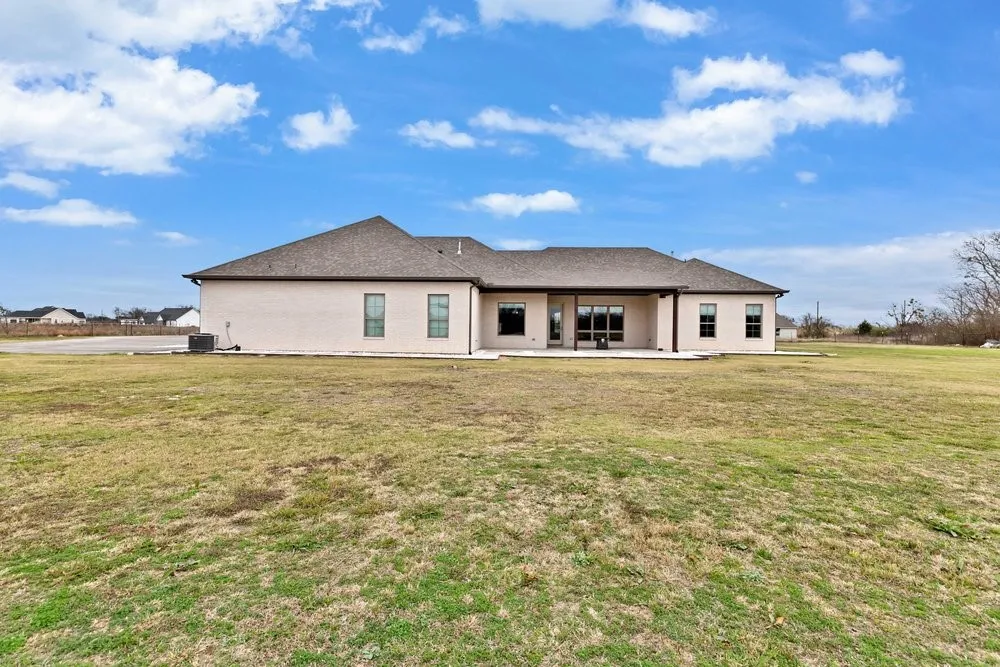 Single Family Residence For Sale in Van Zandt County , 580 County Road 3422, Wills Point, Texas 75169, 3 Bedroom, 3 Bathroom, 3 Garage spaces, 2,600 Sqft, built in 2023, Preowned, Price $570,000, mls#21150857, Real Estate Agent in Wills Point, Homes For Sale in Van Zandt county, Homes For Sale in Wills Point, Realtor in Wills Point Texas, Real Estate Brokerage Independent Realty Texas, Luminita Cordes Realtor