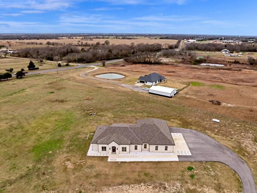 Single Family Residence For Sale in Van Zandt County , 580 County Road 3422, Wills Point, Texas 75169, 3 Bedroom, 3 Bathroom, 3 Garage spaces, 2,600 Sqft, built in 2023, Preowned, Price $570,000, mls#21150857, Real Estate Agent in Wills Point, Homes For Sale in Van Zandt county, Homes For Sale in Wills Point, Realtor in Wills Point Texas, Real Estate Brokerage Independent Realty Texas, Luminita Cordes Realtor
