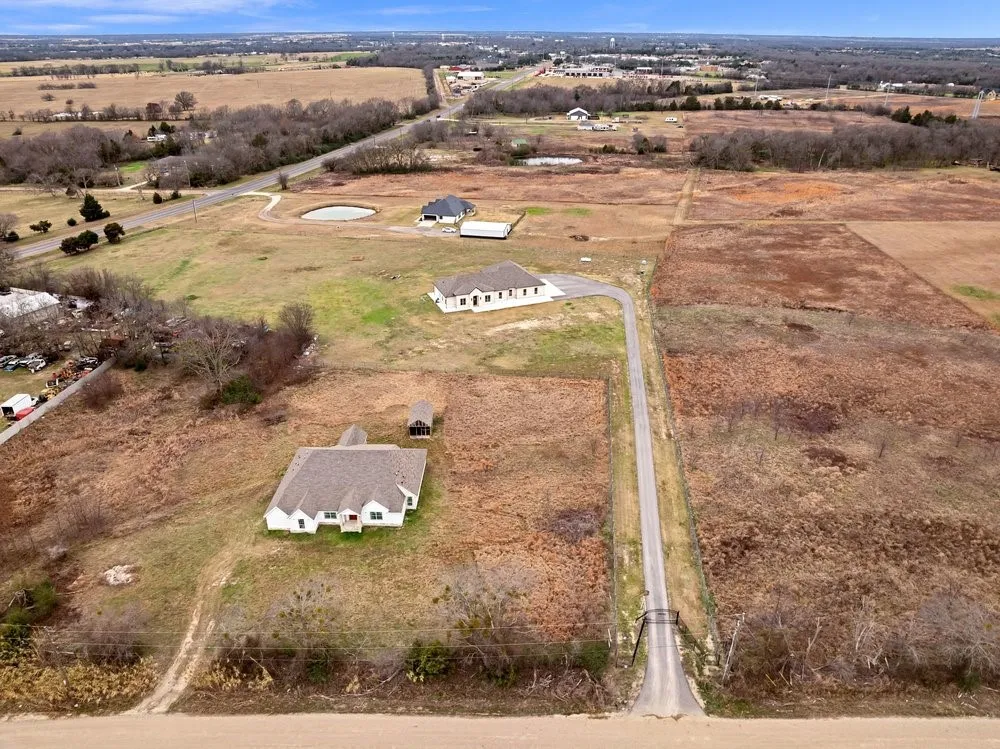 Single Family Residence For Sale in Van Zandt County , 580 County Road 3422, Wills Point, Texas 75169, 3 Bedroom, 3 Bathroom, 3 Garage spaces, 2,600 Sqft, built in 2023, Preowned, Price $570,000, mls#21150857, Real Estate Agent in Wills Point, Homes For Sale in Van Zandt county, Homes For Sale in Wills Point, Realtor in Wills Point Texas, Real Estate Brokerage Independent Realty Texas, Luminita Cordes Realtor