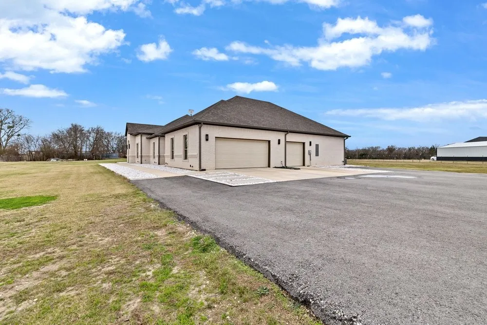 Single Family Residence For Sale in Van Zandt County , 580 County Road 3422, Wills Point, Texas 75169, 3 Bedroom, 3 Bathroom, 3 Garage spaces, 2,600 Sqft, built in 2023, Preowned, Price $570,000, mls#21150857, Real Estate Agent in Wills Point, Homes For Sale in Van Zandt county, Homes For Sale in Wills Point, Realtor in Wills Point Texas, Real Estate Brokerage Independent Realty Texas, Luminita Cordes Realtor
