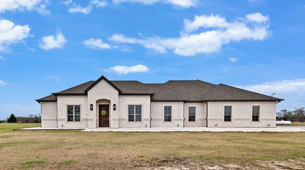 Single Family Residence For Sale in Van Zandt County , 580 County Road 3422, Wills Point, Texas 75169, 3 Bedroom, 3 Bathroom, 3 Garage spaces, 2,600 Sqft, built in 2023, Preowned, Price $570,000, mls#21150857, Real Estate Agent in Wills Point, Homes For Sale in Van Zandt county, Homes For Sale in Wills Point, Realtor in Wills Point Texas, Real Estate Brokerage Independent Realty Texas, Luminita Cordes Realtor