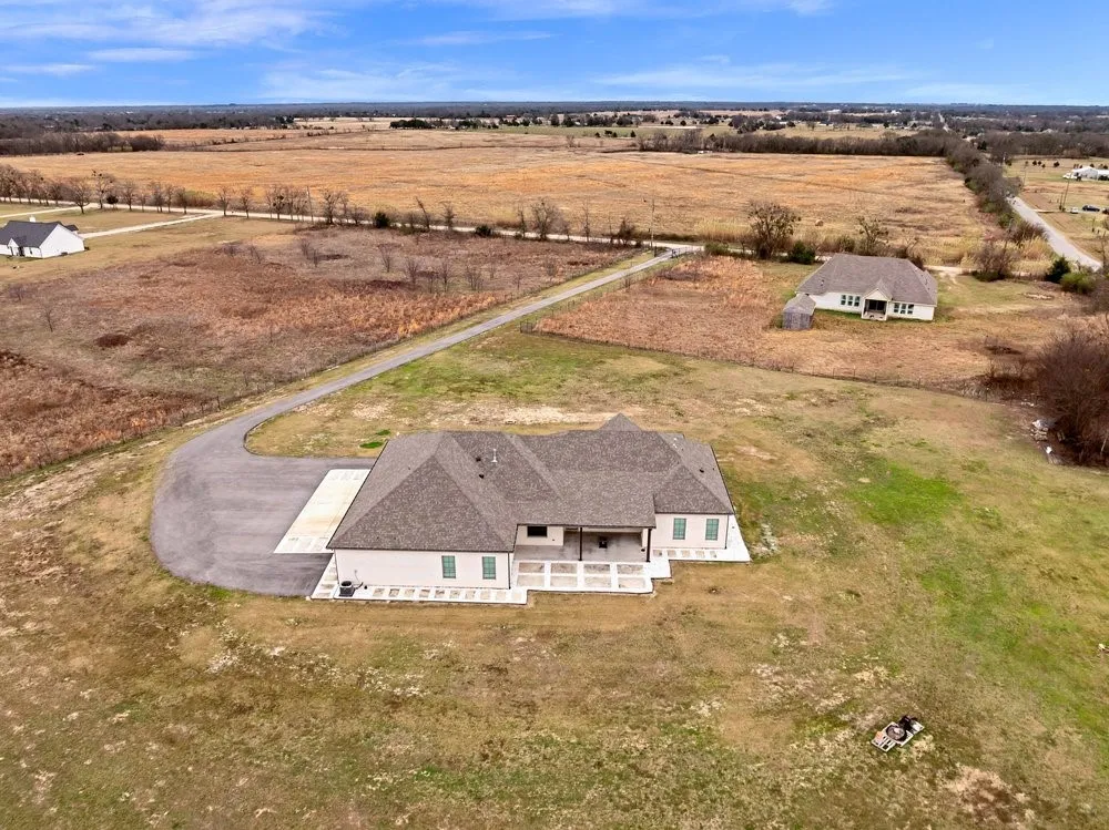 Single Family Residence For Sale in Van Zandt County , 580 County Road 3422, Wills Point, Texas 75169, 3 Bedroom, 3 Bathroom, 3 Garage spaces, 2,600 Sqft, built in 2023, Preowned, Price $570,000, mls#21150857, Real Estate Agent in Wills Point, Homes For Sale in Van Zandt county, Homes For Sale in Wills Point, Realtor in Wills Point Texas, Real Estate Brokerage Independent Realty Texas, Luminita Cordes Realtor