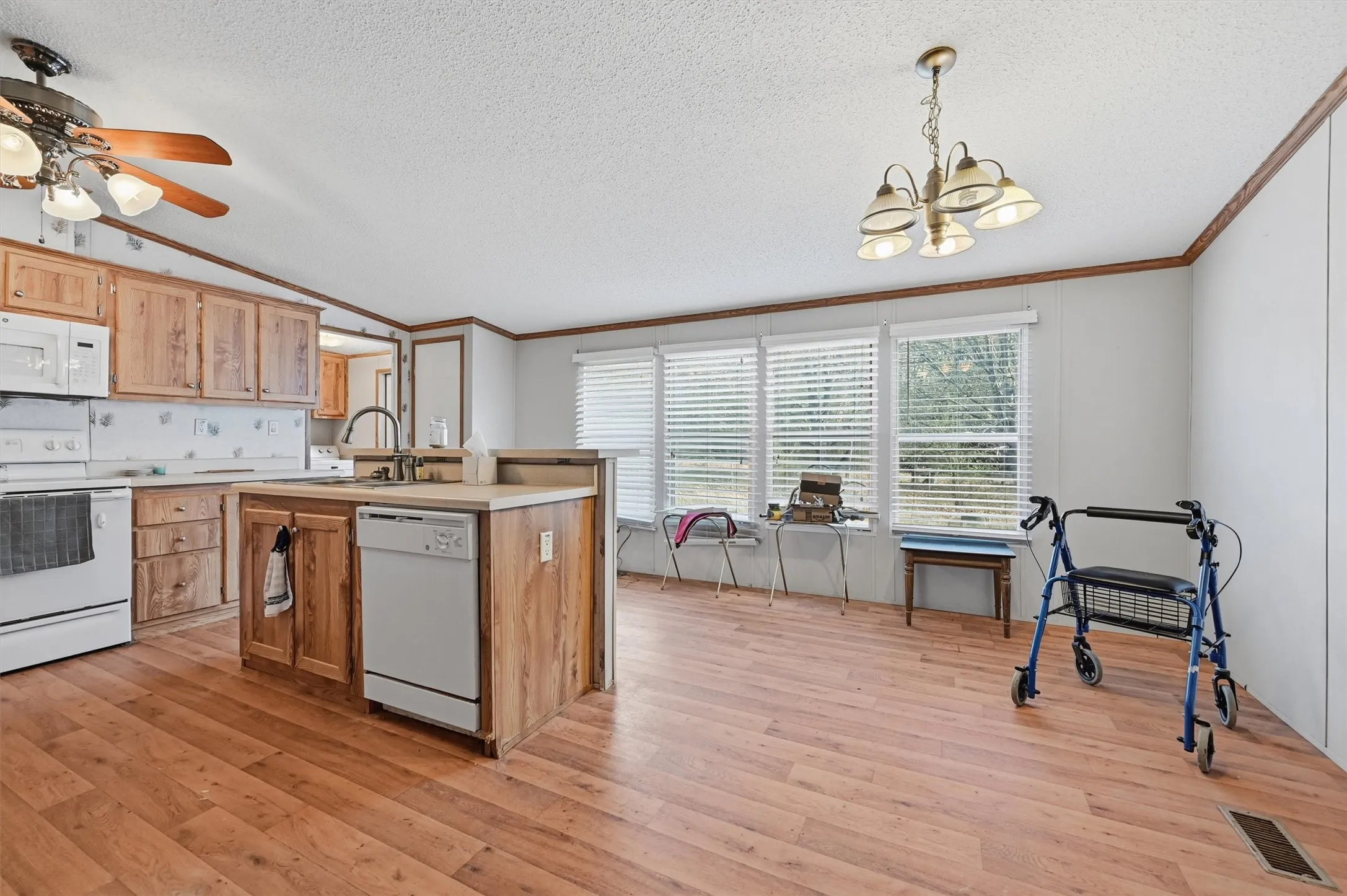 Single Family Residence For Sale in Grayson County , 227 Sheryl Lane, Denison, Texas 75021, 4 Bedrooms, 2 Bathrooms, Garage spaces, 1,920 Sqft, built in 2007, Preowned, Price $217,900, mls#21150458, Real Estate Agent in Denison, Homes For Sale in Grayson county, Homes For Sale in Denison, Realtor in Denison Texas, Real Estate Brokerage Independent Realty Texas, Luminita Cordes Realtor