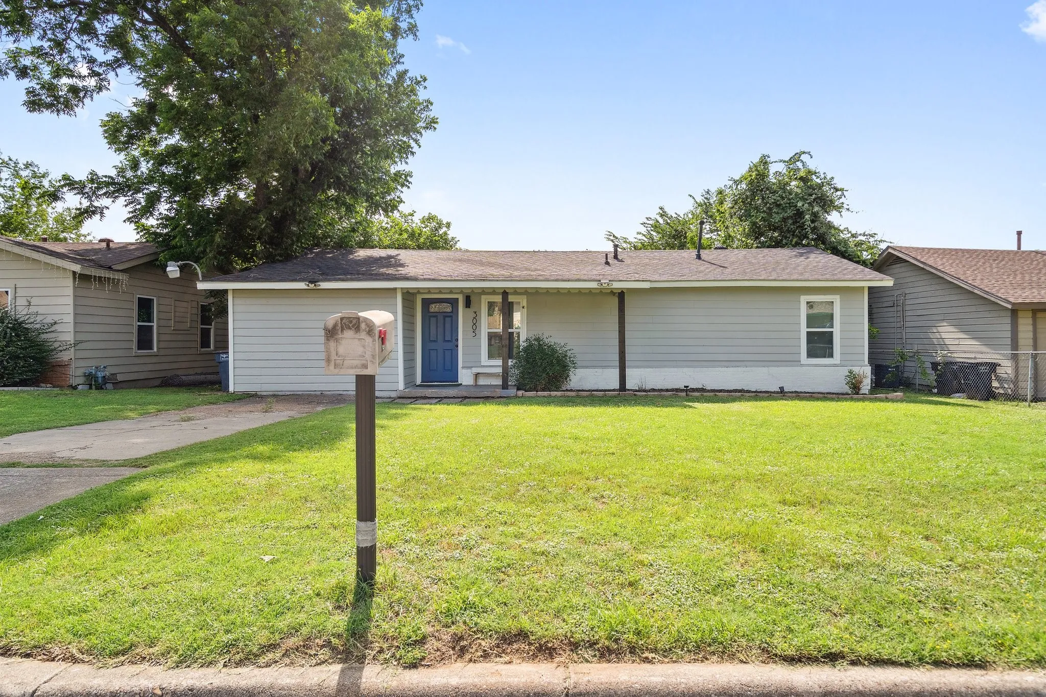 Single Family Residence For Sale in Tarrant County , 3005 Pate Drive, Fort Worth, Texas 76105, 4 Bedroom, 2 Bathroom, Garage spaces, 1,296 Sqft, built in 1955, mls#21151069, Real Estate Agent in Fort Worth, Homes For Sale in Tarrant county, Homes For Sale in Fort Worth, Realtor in Fort Worth Texas, Real Estate Brokerage Independent Realty Texas, Luminita Cordes Realtor