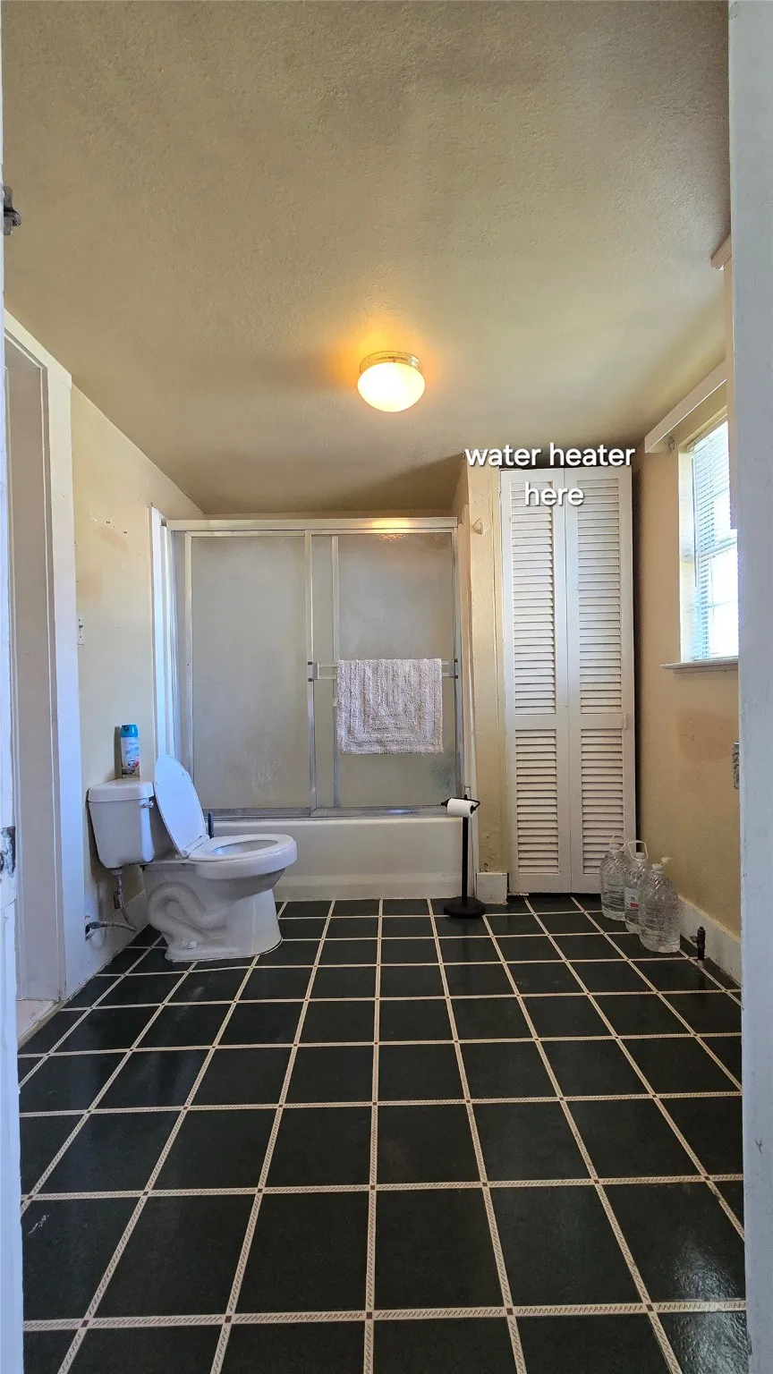 Single Family Residence For Sale in Ellis County , 204 W Crossmain, Milford, Texas 76670, 2 Bedroom, 1 Bathroom, Garage spaces, 1,290 Sqft, built in 1920, Preowned, mls#21151122, Real Estate Agent in Milford, Homes For Sale in Ellis county, Homes For Sale in Milford, Realtor in Milford Texas, Real Estate Brokerage Independent Realty Texas, Luminita Cordes Realtor