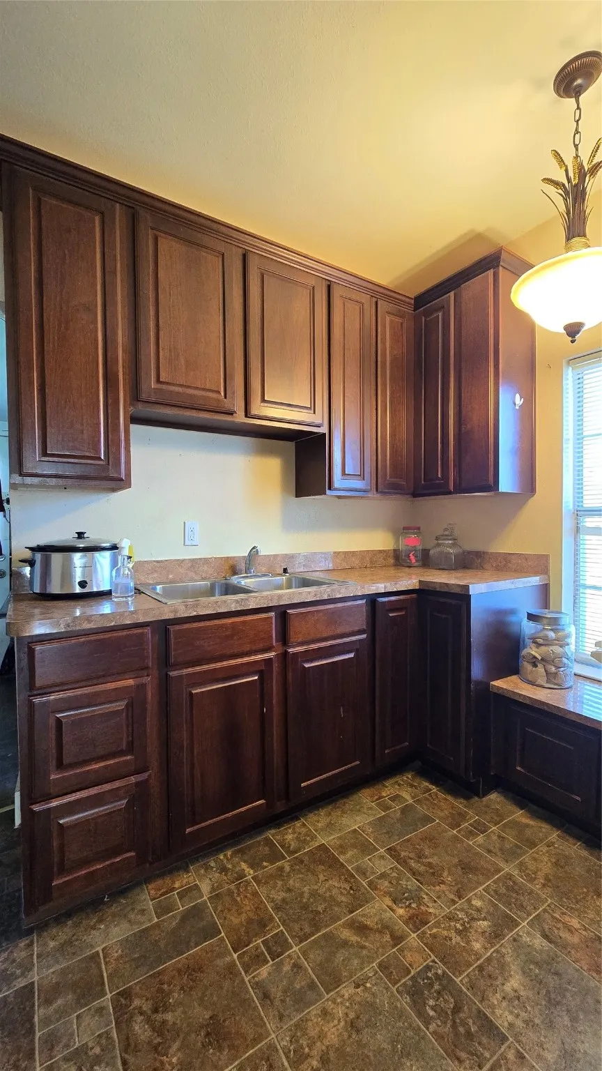 Single Family Residence For Sale in Ellis County , 204 W Crossmain, Milford, Texas 76670, 2 Bedroom, 1 Bathroom, Garage spaces, 1,290 Sqft, built in 1920, Preowned, mls#21151122, Real Estate Agent in Milford, Homes For Sale in Ellis county, Homes For Sale in Milford, Realtor in Milford Texas, Real Estate Brokerage Independent Realty Texas, Luminita Cordes Realtor