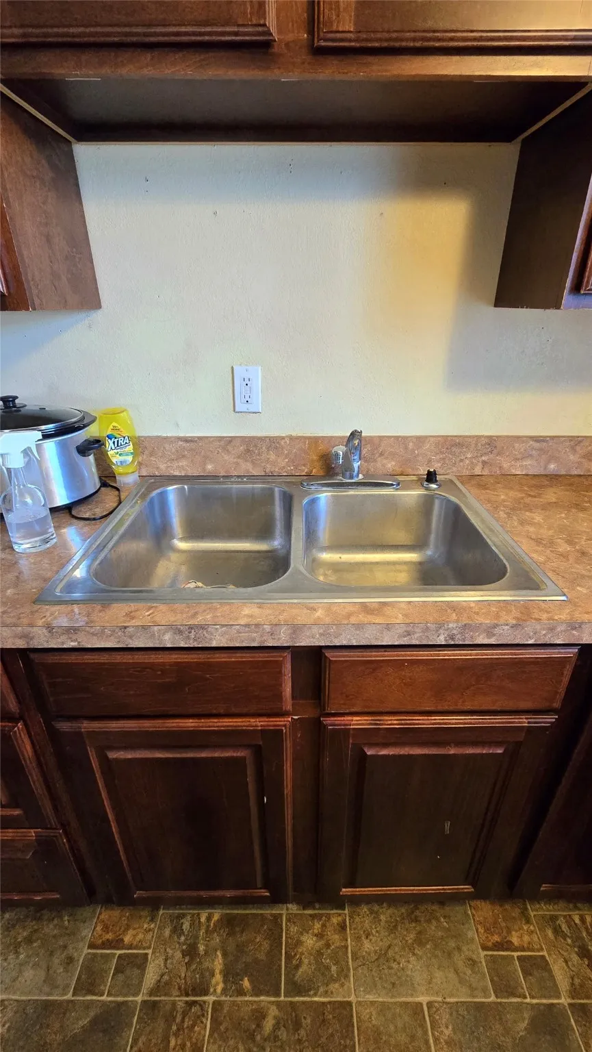 Single Family Residence For Sale in Ellis County , 204 W Crossmain, Milford, Texas 76670, 2 Bedroom, 1 Bathroom, Garage spaces, 1,290 Sqft, built in 1920, Preowned, mls#21151122, Real Estate Agent in Milford, Homes For Sale in Ellis county, Homes For Sale in Milford, Realtor in Milford Texas, Real Estate Brokerage Independent Realty Texas, Luminita Cordes Realtor