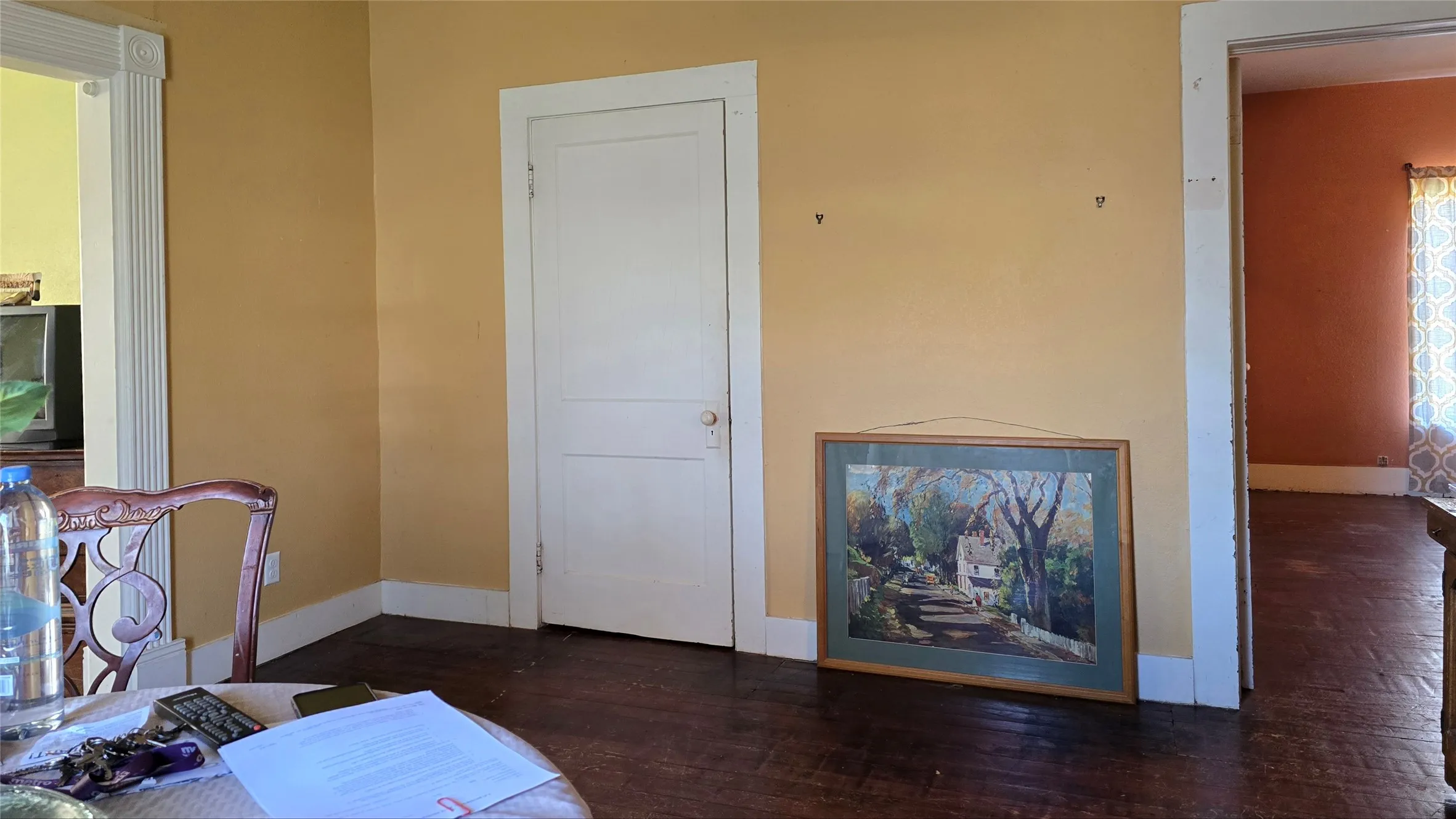 Single Family Residence For Sale in Ellis County , 204 W Crossmain, Milford, Texas 76670, 2 Bedroom, 1 Bathroom, Garage spaces, 1,290 Sqft, built in 1920, Preowned, mls#21151122, Real Estate Agent in Milford, Homes For Sale in Ellis county, Homes For Sale in Milford, Realtor in Milford Texas, Real Estate Brokerage Independent Realty Texas, Luminita Cordes Realtor