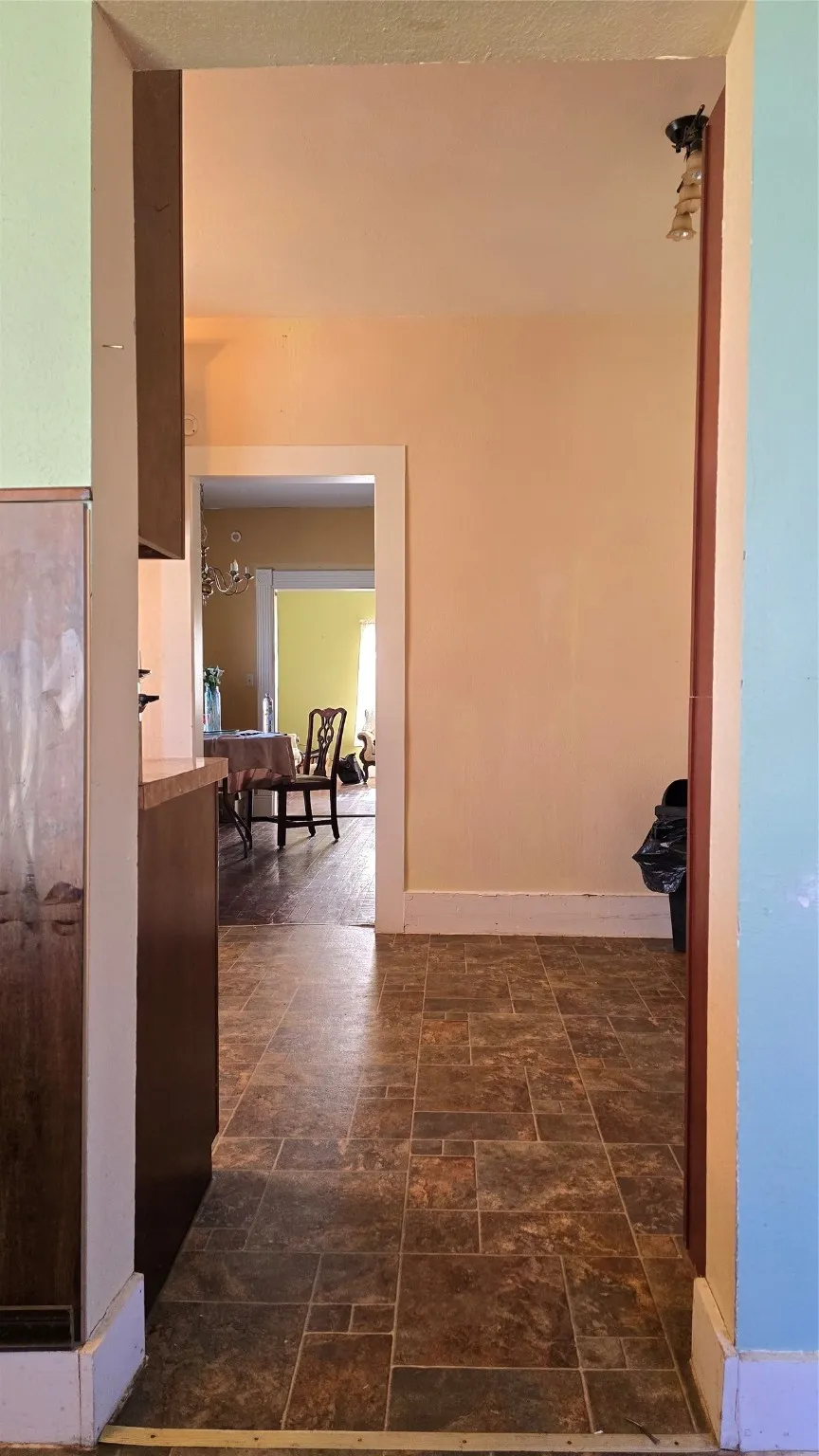 Single Family Residence For Sale in Ellis County , 204 W Crossmain, Milford, Texas 76670, 2 Bedroom, 1 Bathroom, Garage spaces, 1,290 Sqft, built in 1920, Preowned, mls#21151122, Real Estate Agent in Milford, Homes For Sale in Ellis county, Homes For Sale in Milford, Realtor in Milford Texas, Real Estate Brokerage Independent Realty Texas, Luminita Cordes Realtor
