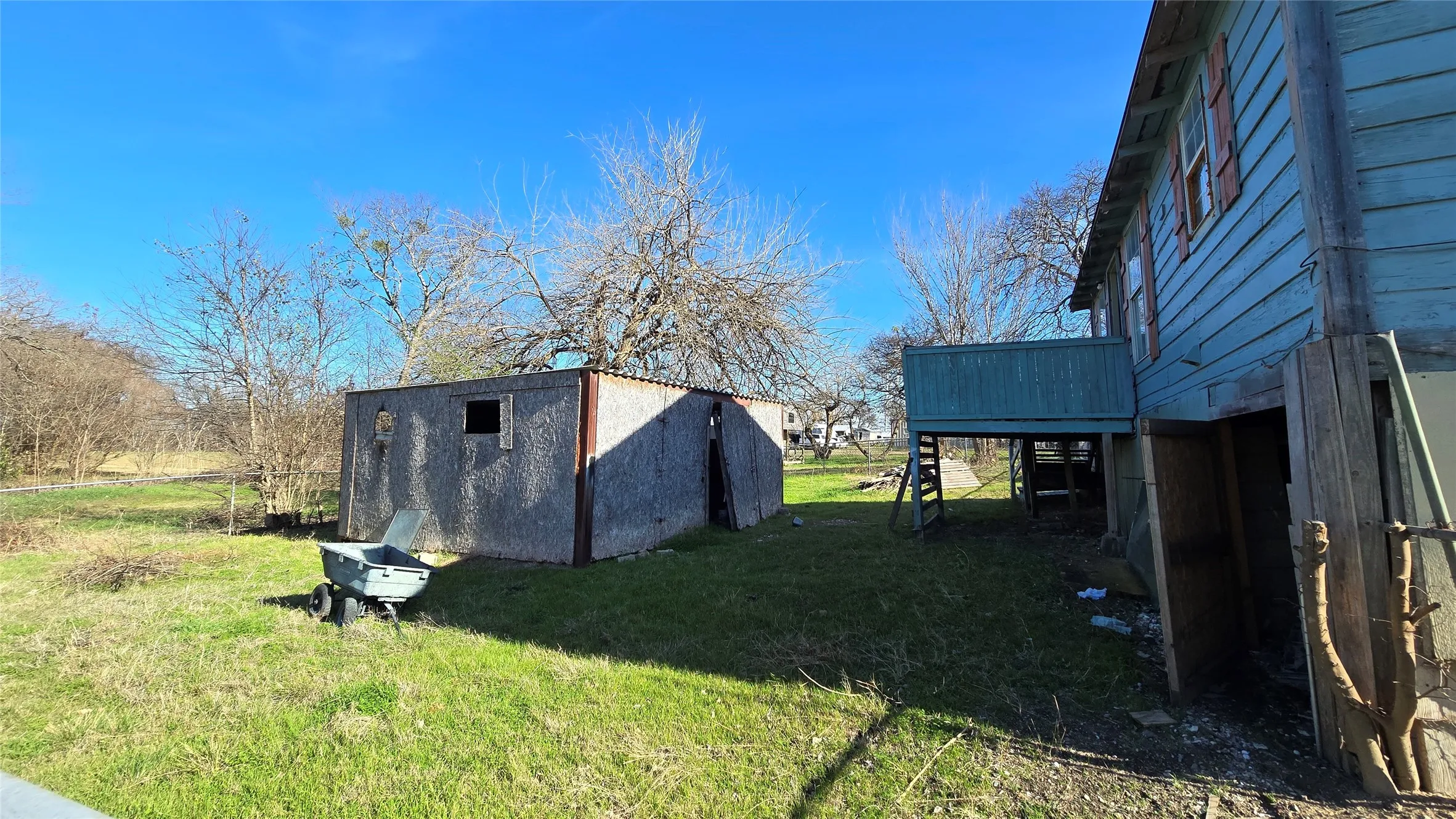Single Family Residence For Sale in Ellis County , 204 W Crossmain, Milford, Texas 76670, 2 Bedroom, 1 Bathroom, Garage spaces, 1,290 Sqft, built in 1920, Preowned, mls#21151122, Real Estate Agent in Milford, Homes For Sale in Ellis county, Homes For Sale in Milford, Realtor in Milford Texas, Real Estate Brokerage Independent Realty Texas, Luminita Cordes Realtor