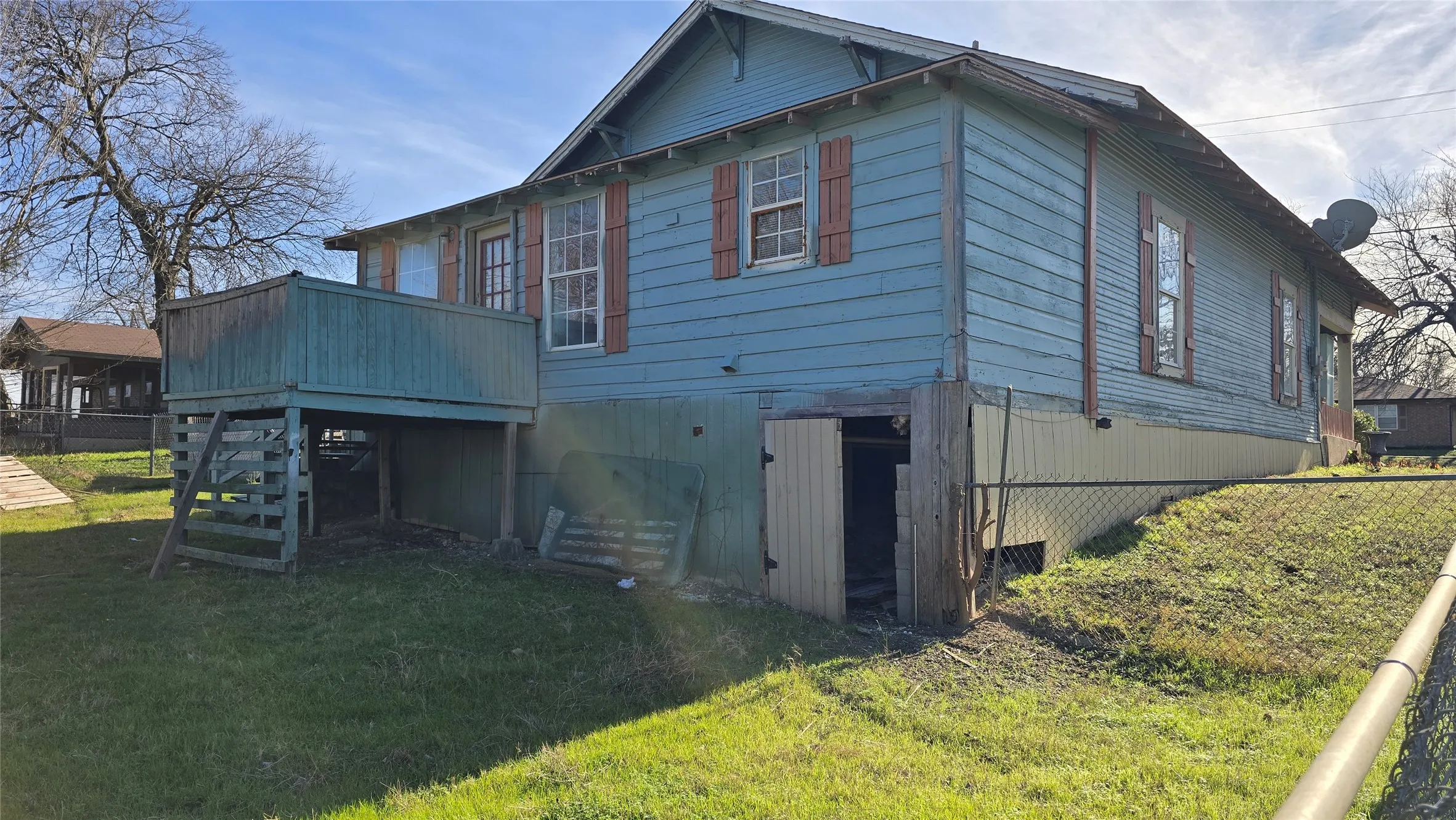 Single Family Residence For Sale in Ellis County , 204 W Crossmain, Milford, Texas 76670, 2 Bedroom, 1 Bathroom, Garage spaces, 1,290 Sqft, built in 1920, Preowned, mls#21151122, Real Estate Agent in Milford, Homes For Sale in Ellis county, Homes For Sale in Milford, Realtor in Milford Texas, Real Estate Brokerage Independent Realty Texas, Luminita Cordes Realtor