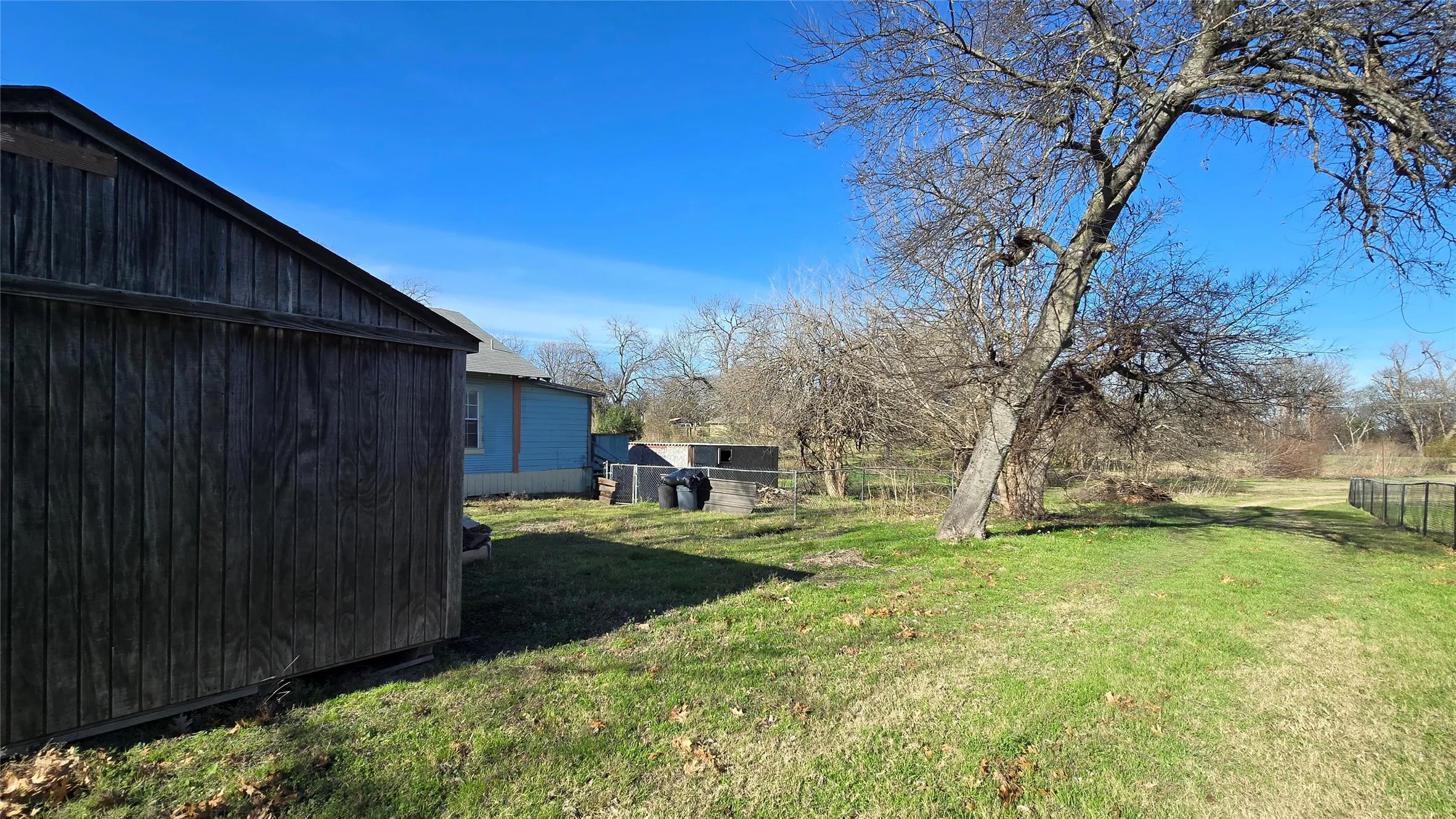 Single Family Residence For Sale in Ellis County , 204 W Crossmain, Milford, Texas 76670, 2 Bedroom, 1 Bathroom, Garage spaces, 1,290 Sqft, built in 1920, Preowned, mls#21151122, Real Estate Agent in Milford, Homes For Sale in Ellis county, Homes For Sale in Milford, Realtor in Milford Texas, Real Estate Brokerage Independent Realty Texas, Luminita Cordes Realtor