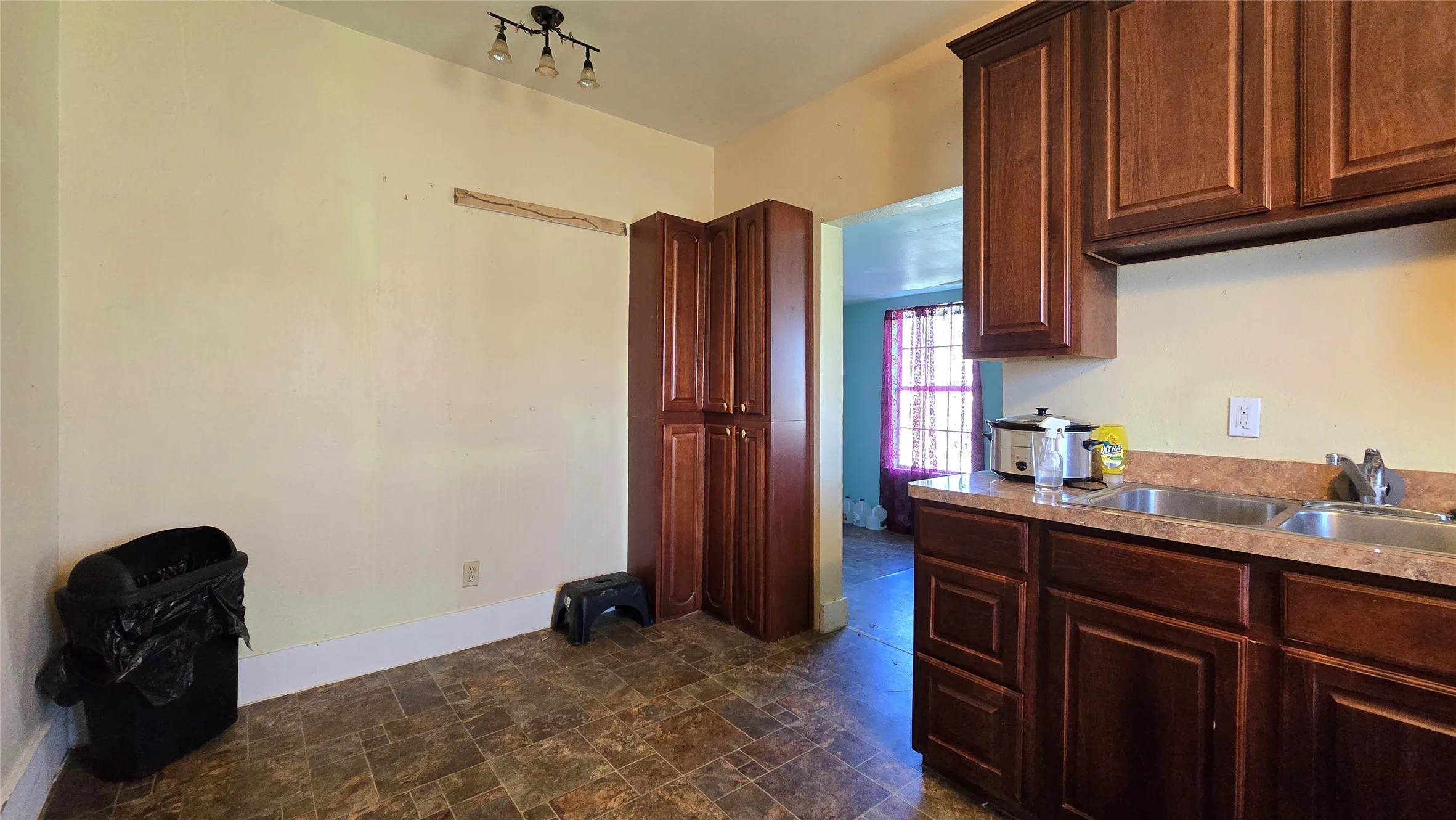 Single Family Residence For Sale in Ellis County , 204 W Crossmain, Milford, Texas 76670, 2 Bedroom, 1 Bathroom, Garage spaces, 1,290 Sqft, built in 1920, Preowned, mls#21151122, Real Estate Agent in Milford, Homes For Sale in Ellis county, Homes For Sale in Milford, Realtor in Milford Texas, Real Estate Brokerage Independent Realty Texas, Luminita Cordes Realtor
