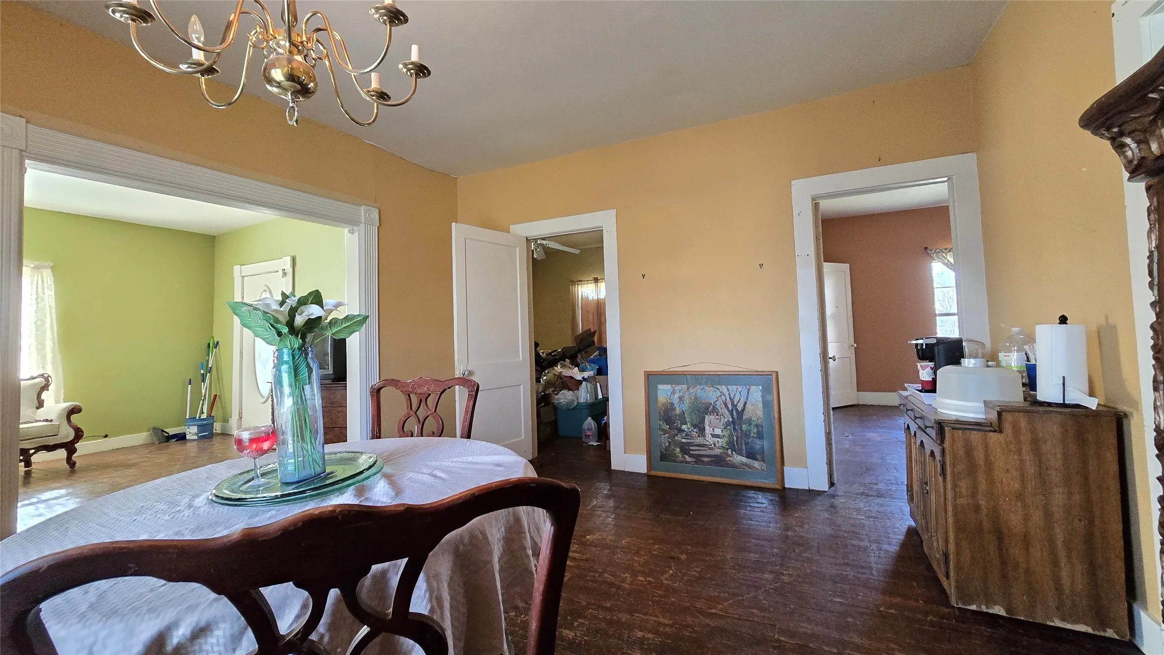 Single Family Residence For Sale in Ellis County , 204 W Crossmain, Milford, Texas 76670, 2 Bedroom, 1 Bathroom, Garage spaces, 1,290 Sqft, built in 1920, Preowned, mls#21151122, Real Estate Agent in Milford, Homes For Sale in Ellis county, Homes For Sale in Milford, Realtor in Milford Texas, Real Estate Brokerage Independent Realty Texas, Luminita Cordes Realtor