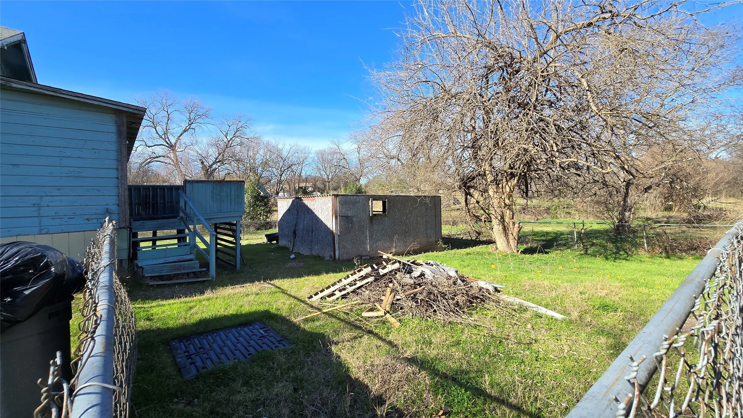 Single Family Residence For Sale in Ellis County , 204 W Crossmain, Milford, Texas 76670, 2 Bedroom, 1 Bathroom, Garage spaces, 1,290 Sqft, built in 1920, Preowned, mls#21151122, Real Estate Agent in Milford, Homes For Sale in Ellis county, Homes For Sale in Milford, Realtor in Milford Texas, Real Estate Brokerage Independent Realty Texas, Luminita Cordes Realtor