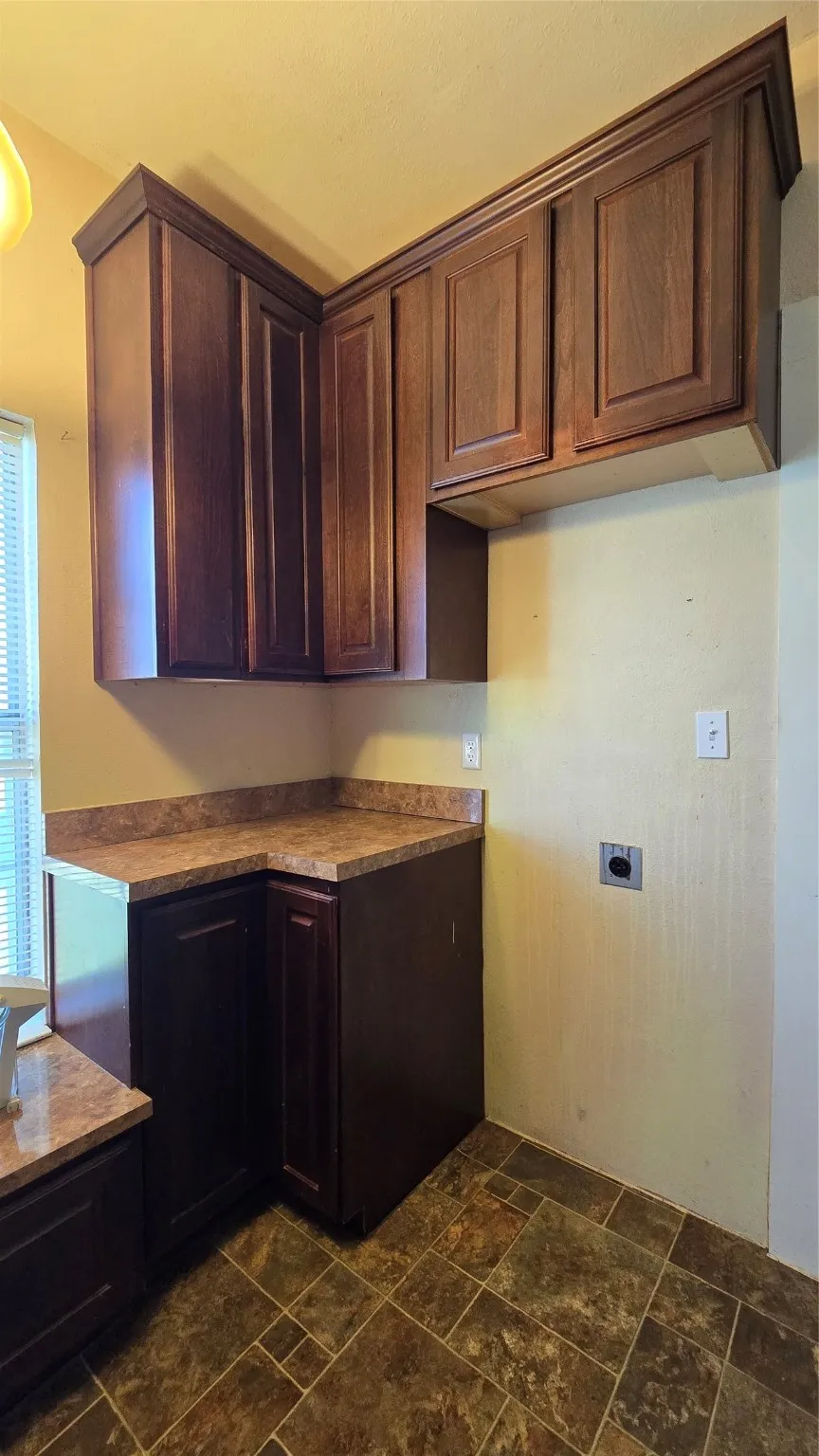Single Family Residence For Sale in Ellis County , 204 W Crossmain, Milford, Texas 76670, 2 Bedroom, 1 Bathroom, Garage spaces, 1,290 Sqft, built in 1920, Preowned, mls#21151122, Real Estate Agent in Milford, Homes For Sale in Ellis county, Homes For Sale in Milford, Realtor in Milford Texas, Real Estate Brokerage Independent Realty Texas, Luminita Cordes Realtor