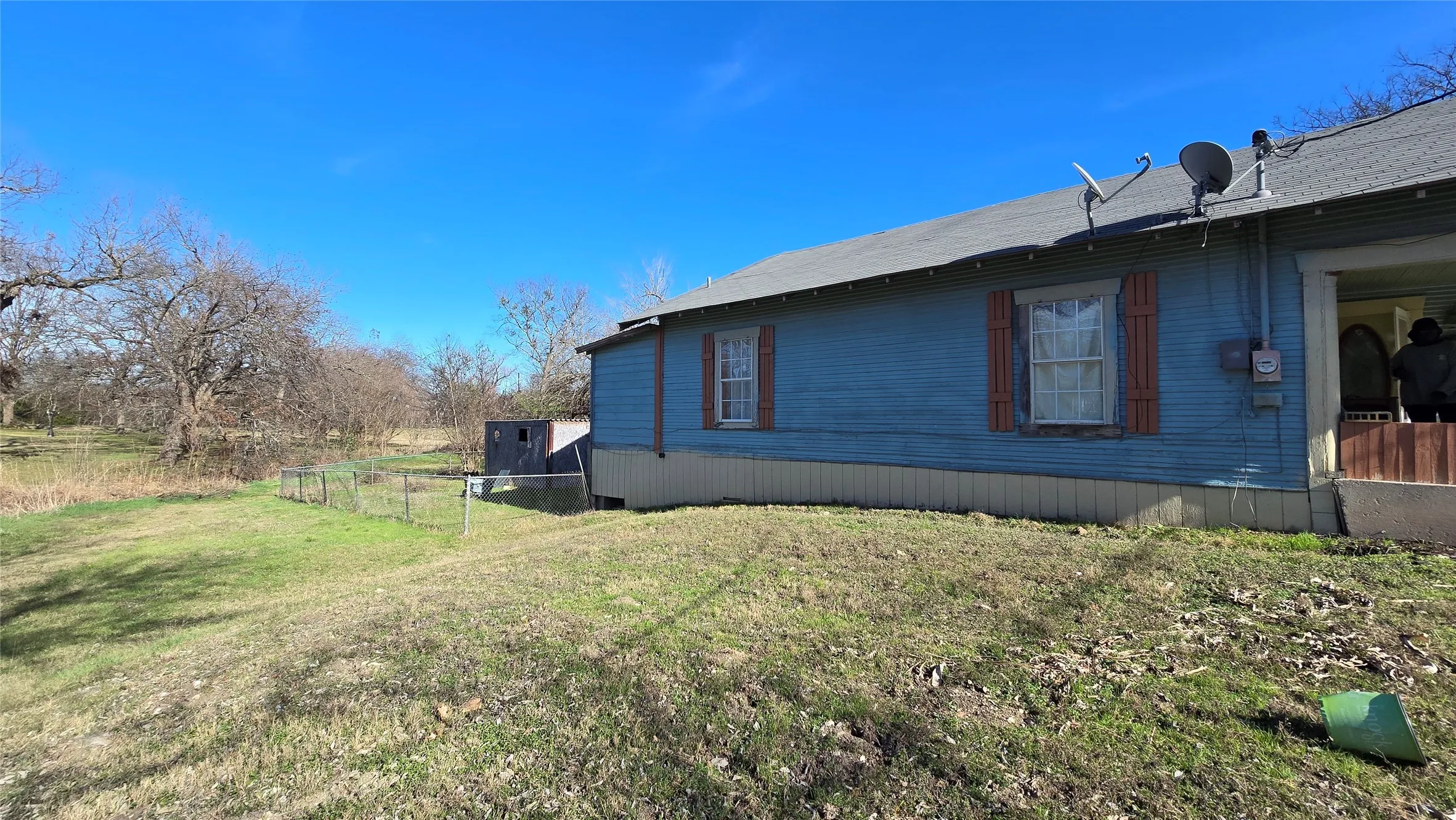 Single Family Residence For Sale in Ellis County , 204 W Crossmain, Milford, Texas 76670, 2 Bedroom, 1 Bathroom, Garage spaces, 1,290 Sqft, built in 1920, Preowned, mls#21151122, Real Estate Agent in Milford, Homes For Sale in Ellis county, Homes For Sale in Milford, Realtor in Milford Texas, Real Estate Brokerage Independent Realty Texas, Luminita Cordes Realtor