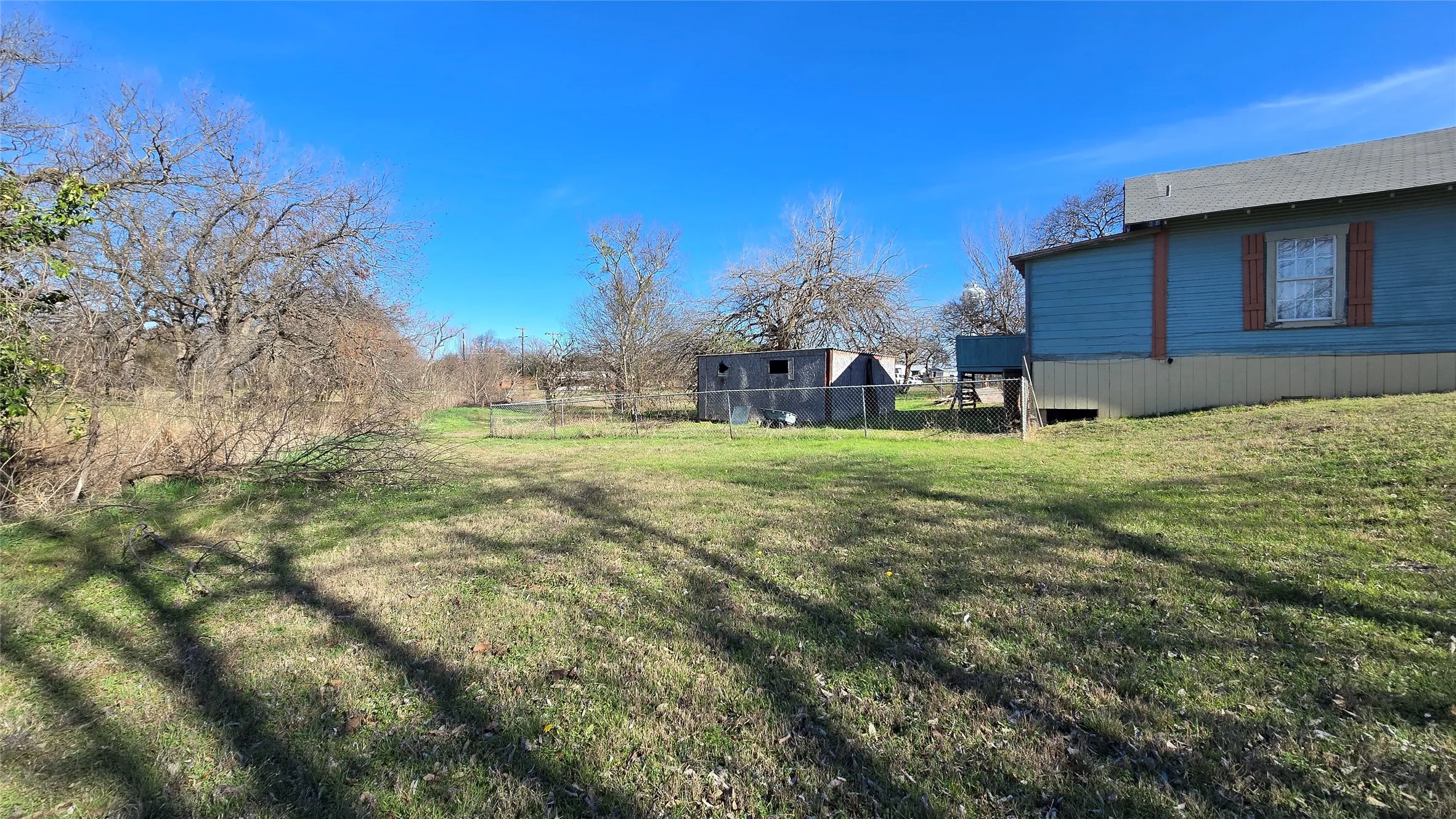 Single Family Residence For Sale in Ellis County , 204 W Crossmain, Milford, Texas 76670, 2 Bedroom, 1 Bathroom, Garage spaces, 1,290 Sqft, built in 1920, Preowned, mls#21151122, Real Estate Agent in Milford, Homes For Sale in Ellis county, Homes For Sale in Milford, Realtor in Milford Texas, Real Estate Brokerage Independent Realty Texas, Luminita Cordes Realtor