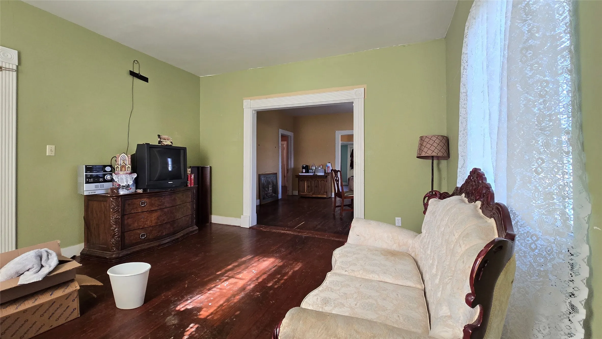 Single Family Residence For Sale in Ellis County , 204 W Crossmain, Milford, Texas 76670, 2 Bedroom, 1 Bathroom, Garage spaces, 1,290 Sqft, built in 1920, Preowned, mls#21151122, Real Estate Agent in Milford, Homes For Sale in Ellis county, Homes For Sale in Milford, Realtor in Milford Texas, Real Estate Brokerage Independent Realty Texas, Luminita Cordes Realtor