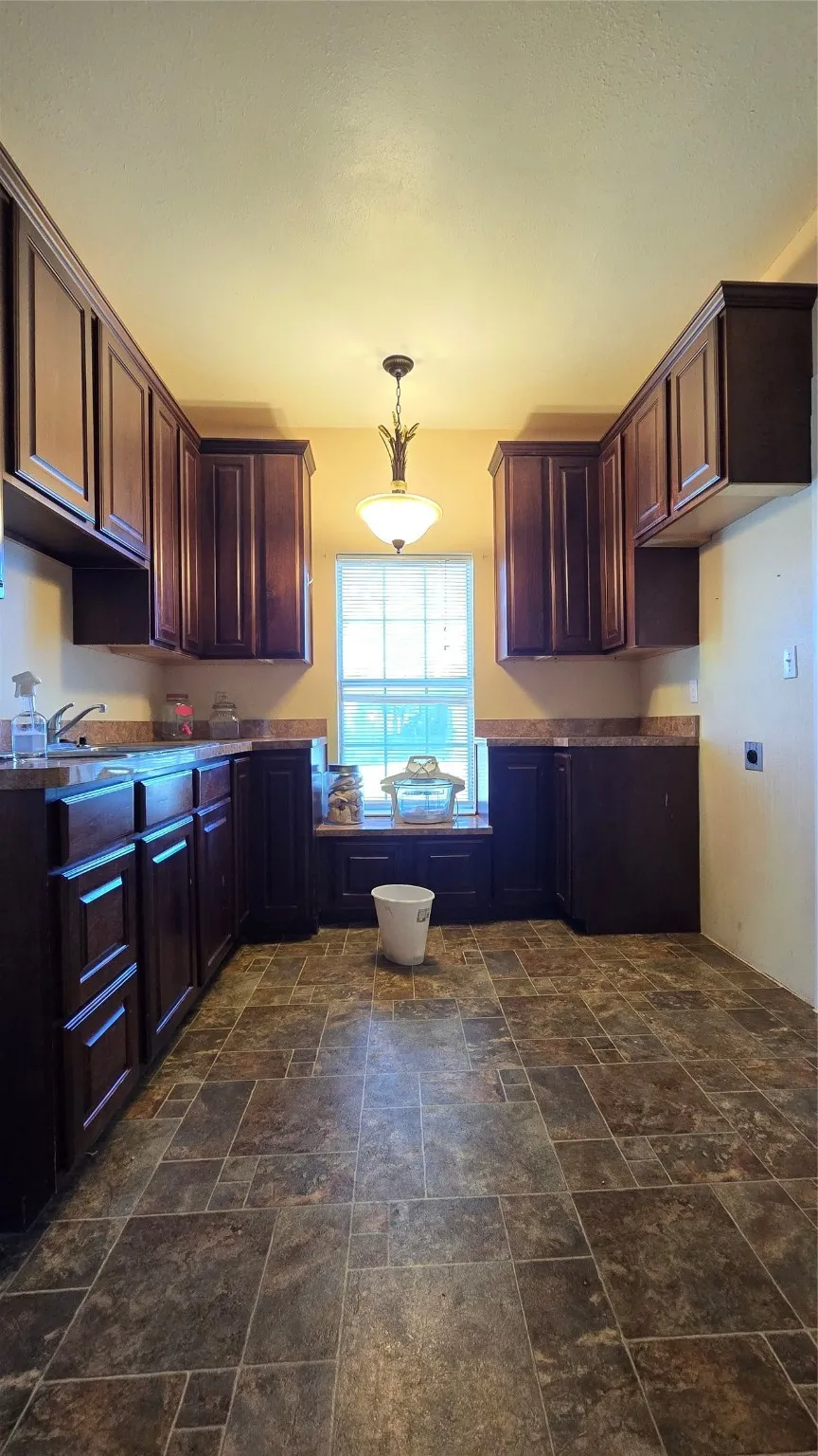 Single Family Residence For Sale in Ellis County , 204 W Crossmain, Milford, Texas 76670, 2 Bedroom, 1 Bathroom, Garage spaces, 1,290 Sqft, built in 1920, Preowned, mls#21151122, Real Estate Agent in Milford, Homes For Sale in Ellis county, Homes For Sale in Milford, Realtor in Milford Texas, Real Estate Brokerage Independent Realty Texas, Luminita Cordes Realtor