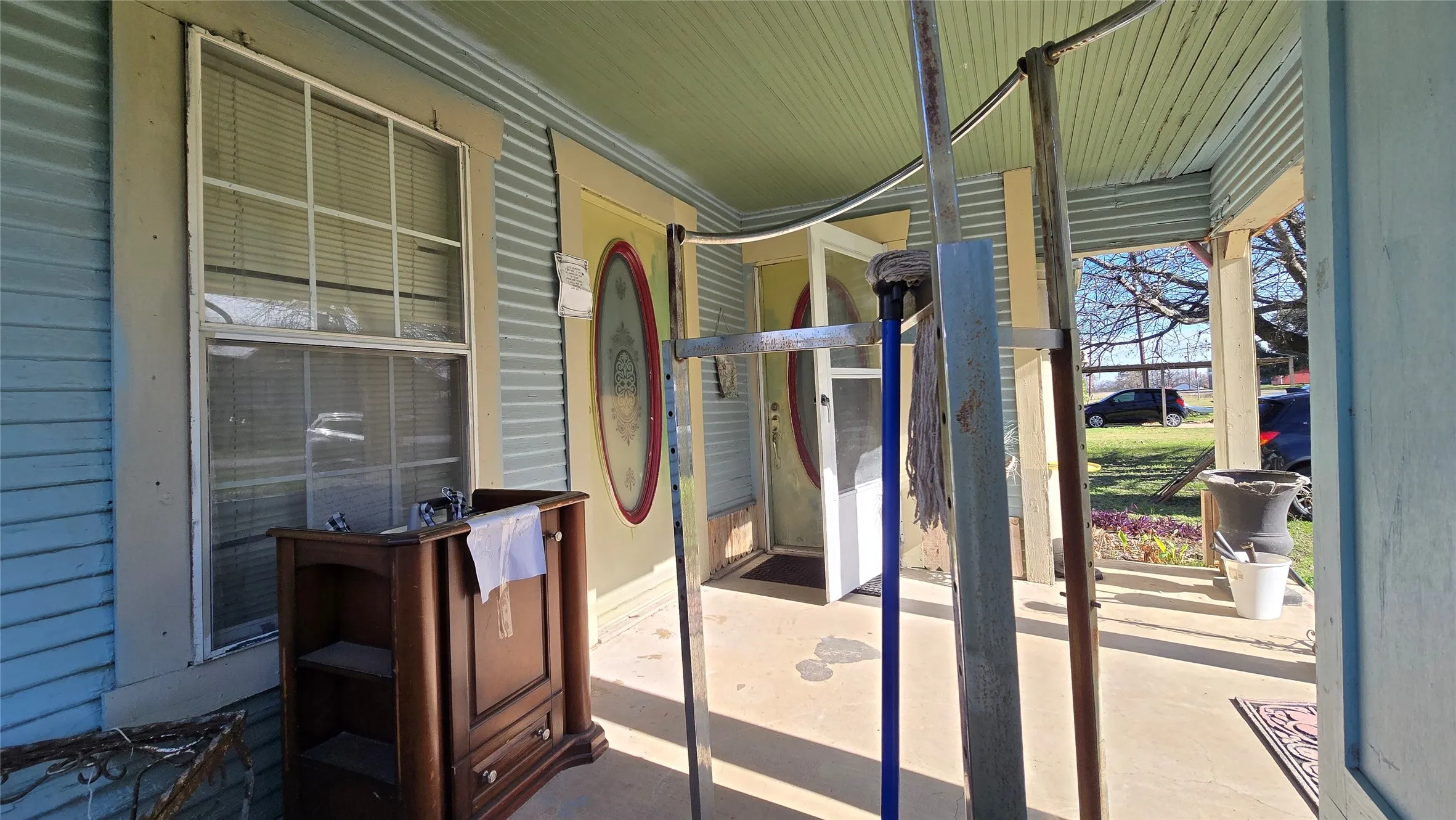 Single Family Residence For Sale in Ellis County , 204 W Crossmain, Milford, Texas 76670, 2 Bedroom, 1 Bathroom, Garage spaces, 1,290 Sqft, built in 1920, Preowned, mls#21151122, Real Estate Agent in Milford, Homes For Sale in Ellis county, Homes For Sale in Milford, Realtor in Milford Texas, Real Estate Brokerage Independent Realty Texas, Luminita Cordes Realtor