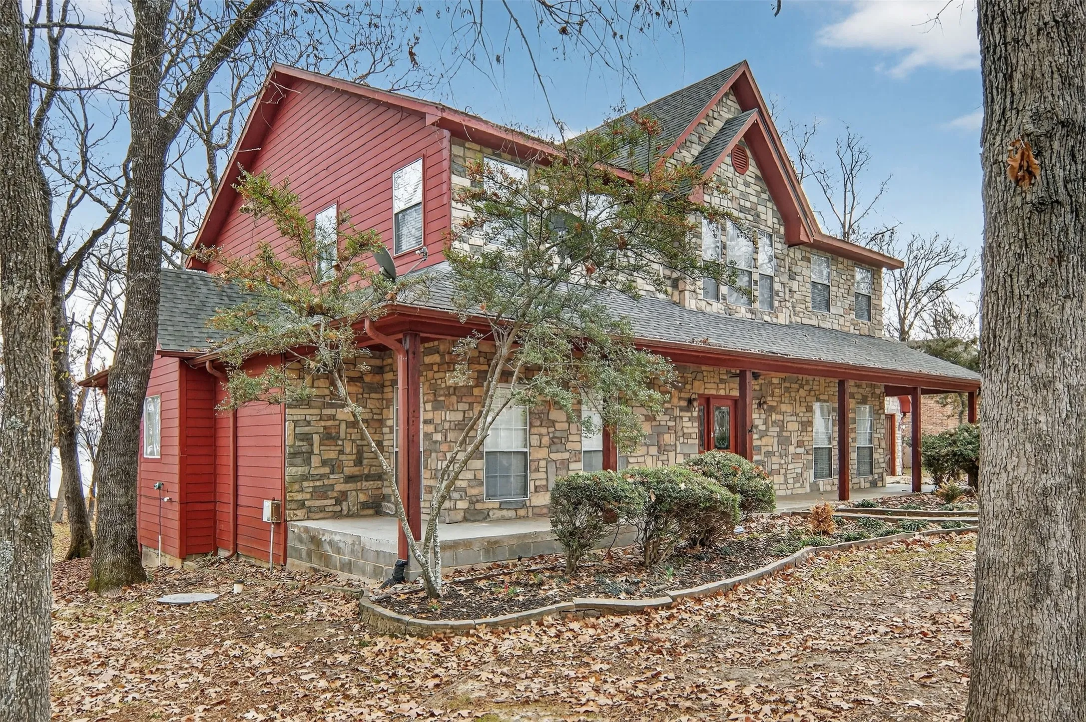 Single Family Residence For Sale in Wood County , 643 PR 5937, Emory, Texas 75440, 4 Bedroom, 4 Bathroom, 3 Garage spaces, 3,275 Sqft, built in 1999, mls#21135440, Real Estate Agent in Emory, Homes For Sale in Wood county, Homes For Sale in Emory, Realtor in Emory Texas, Real Estate Brokerage Independent Realty Texas, Luminita Cordes Realtor