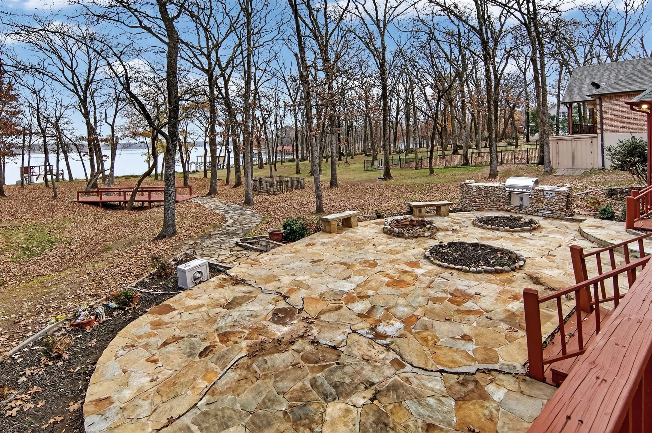 Single Family Residence For Sale in Wood County , 643 PR 5937, Emory, Texas 75440, 4 Bedroom, 4 Bathroom, 3 Garage spaces, 3,275 Sqft, built in 1999, mls#21135440, Real Estate Agent in Emory, Homes For Sale in Wood county, Homes For Sale in Emory, Realtor in Emory Texas, Real Estate Brokerage Independent Realty Texas, Luminita Cordes Realtor