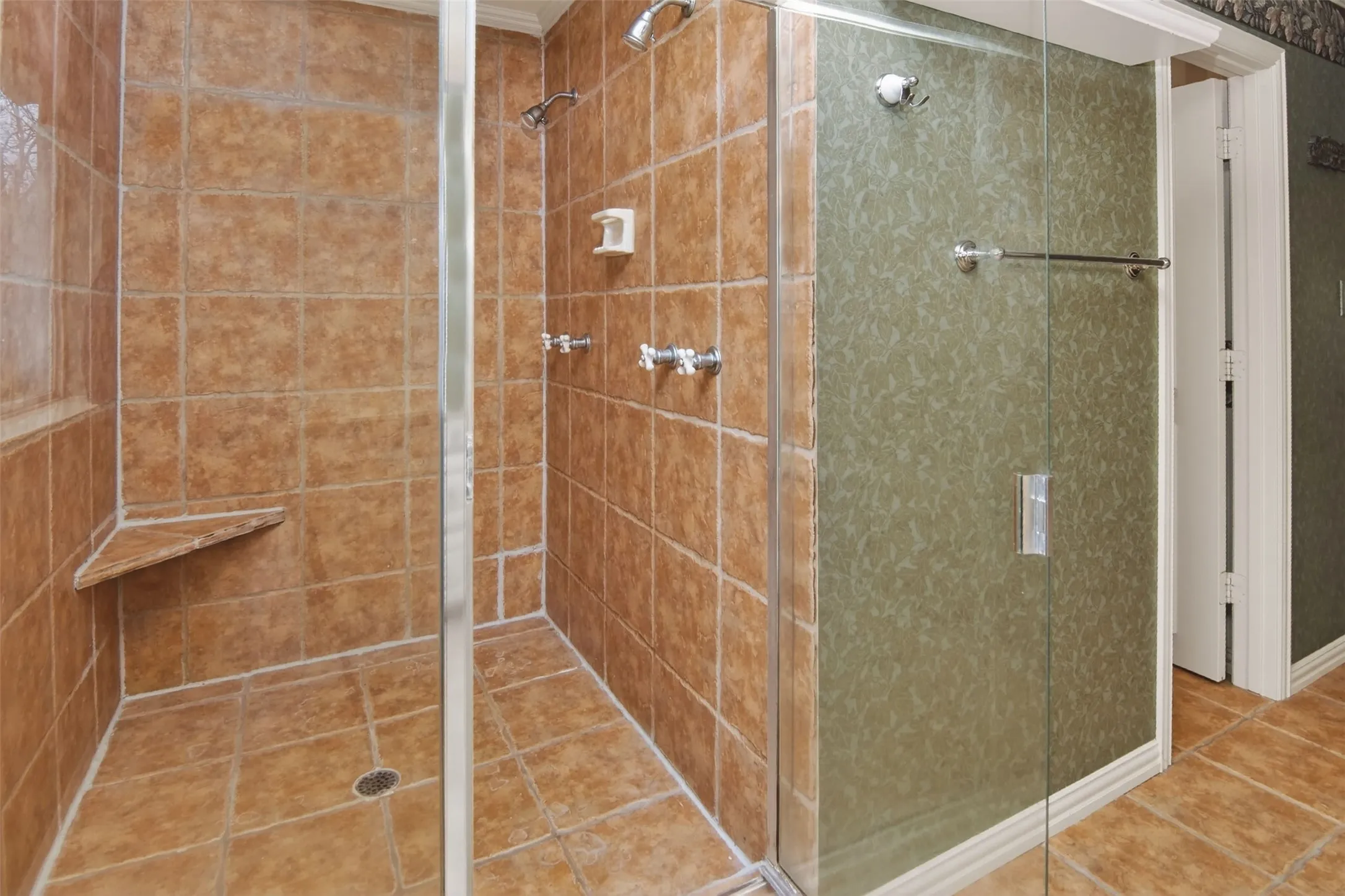 Single Family Residence For Sale in Wood County , 643 PR 5937, Emory, Texas 75440, 4 Bedroom, 4 Bathroom, 3 Garage spaces, 3,275 Sqft, built in 1999, mls#21135440, Real Estate Agent in Emory, Homes For Sale in Wood county, Homes For Sale in Emory, Realtor in Emory Texas, Real Estate Brokerage Independent Realty Texas, Luminita Cordes Realtor