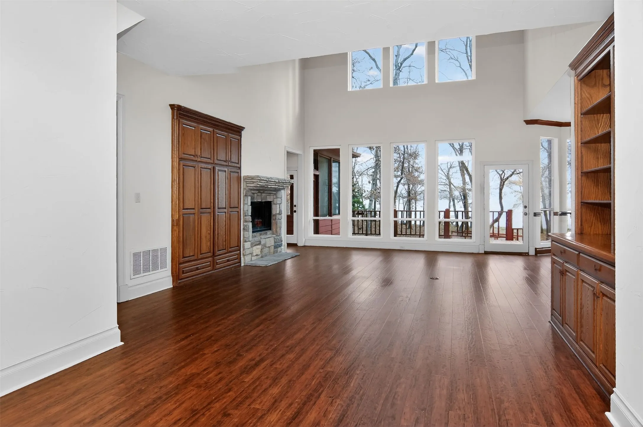 Single Family Residence For Sale in Wood County , 643 PR 5937, Emory, Texas 75440, 4 Bedroom, 4 Bathroom, 3 Garage spaces, 3,275 Sqft, built in 1999, mls#21135440, Real Estate Agent in Emory, Homes For Sale in Wood county, Homes For Sale in Emory, Realtor in Emory Texas, Real Estate Brokerage Independent Realty Texas, Luminita Cordes Realtor