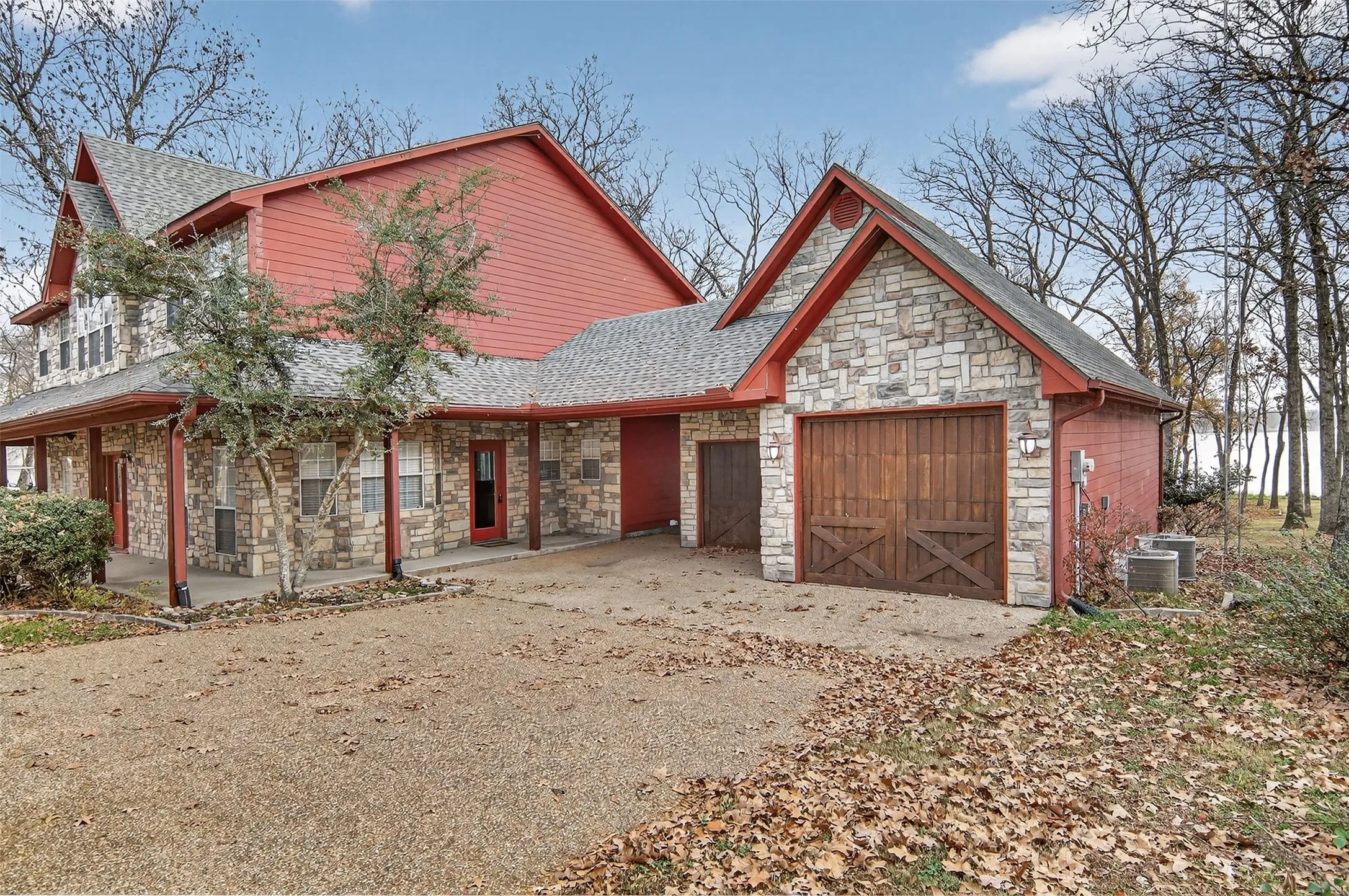 Single Family Residence For Sale in Wood County , 643 PR 5937, Emory, Texas 75440, 4 Bedroom, 4 Bathroom, 3 Garage spaces, 3,275 Sqft, built in 1999, mls#21135440, Real Estate Agent in Emory, Homes For Sale in Wood county, Homes For Sale in Emory, Realtor in Emory Texas, Real Estate Brokerage Independent Realty Texas, Luminita Cordes Realtor