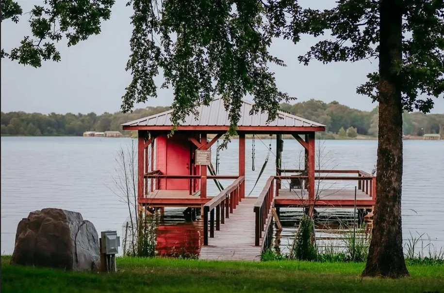 Single Family Residence For Sale in Wood County , 643 PR 5937, Emory, Texas 75440, 4 Bedroom, 4 Bathroom, 3 Garage spaces, 3,275 Sqft, built in 1999, mls#21135440, Real Estate Agent in Emory, Homes For Sale in Wood county, Homes For Sale in Emory, Realtor in Emory Texas, Real Estate Brokerage Independent Realty Texas, Luminita Cordes Realtor