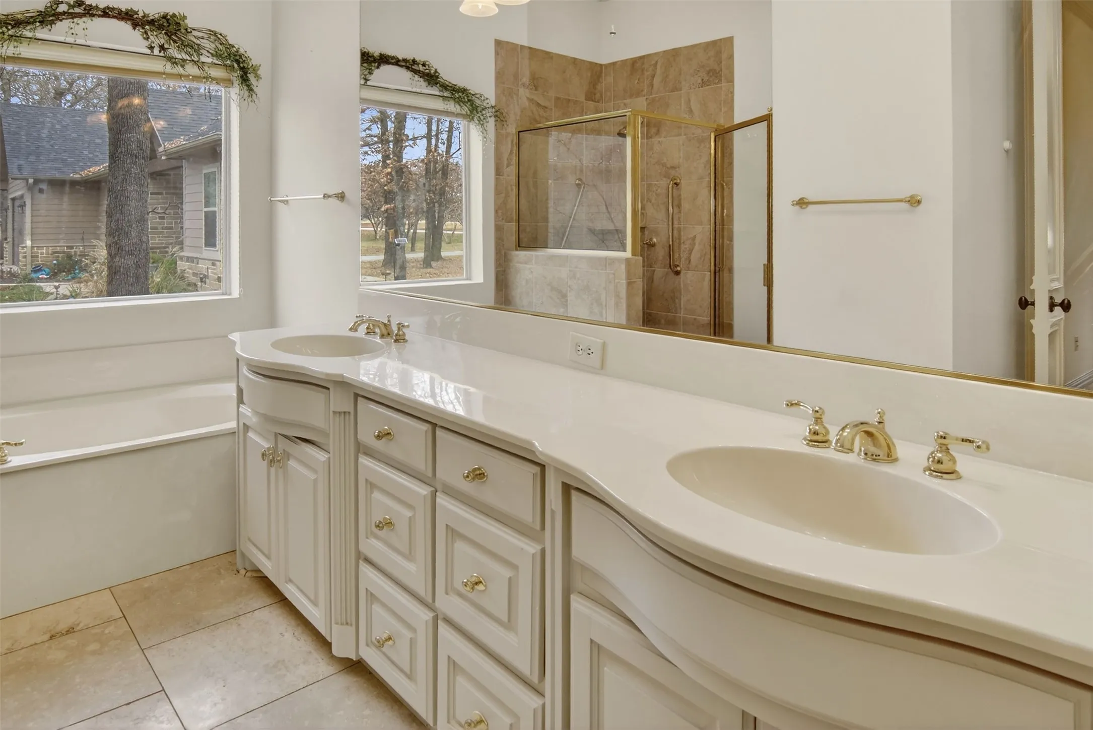 Single Family Residence For Sale in Wood County , 643 PR 5937, Emory, Texas 75440, 4 Bedroom, 4 Bathroom, 3 Garage spaces, 3,275 Sqft, built in 1999, mls#21135440, Real Estate Agent in Emory, Homes For Sale in Wood county, Homes For Sale in Emory, Realtor in Emory Texas, Real Estate Brokerage Independent Realty Texas, Luminita Cordes Realtor