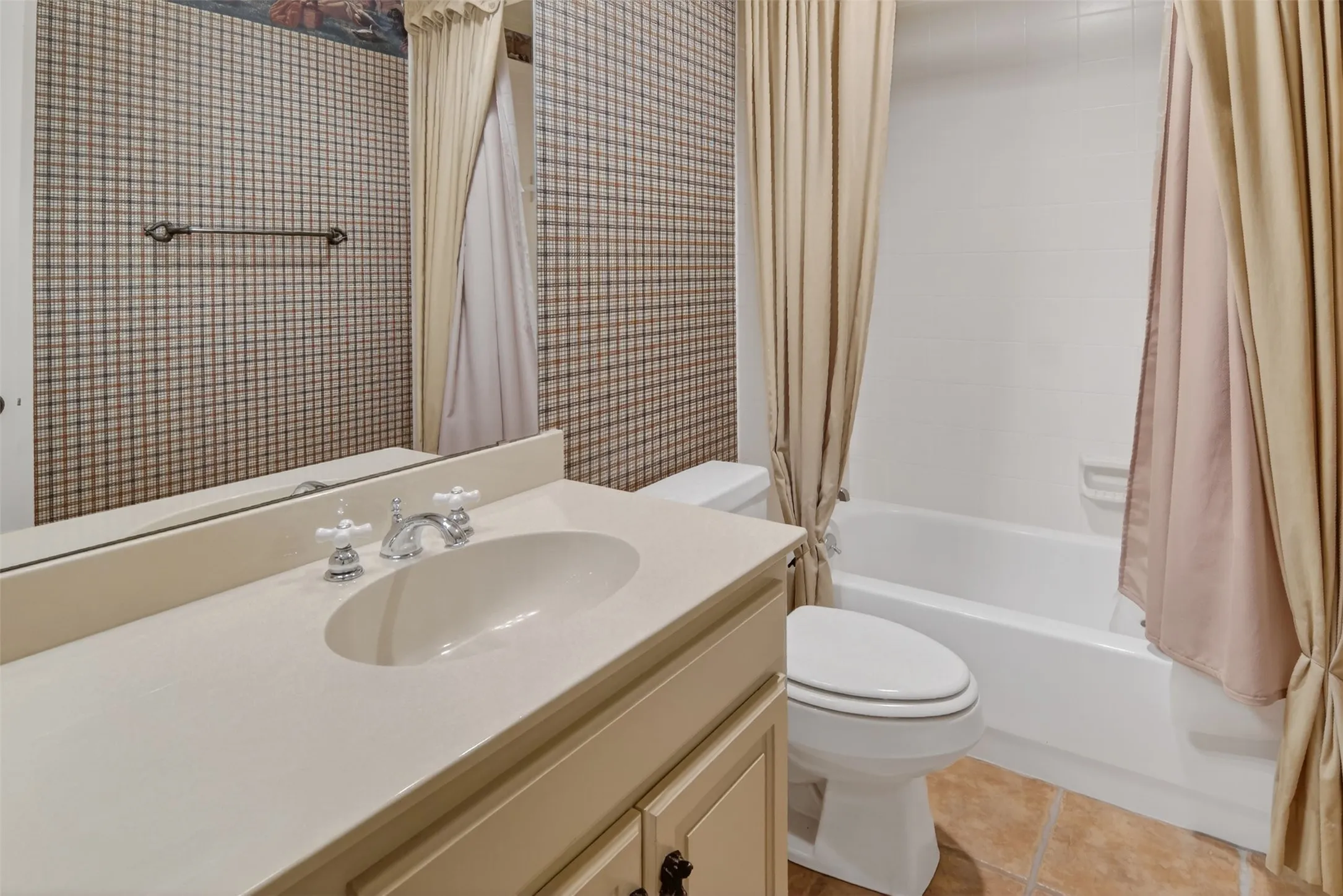 Single Family Residence For Sale in Wood County , 643 PR 5937, Emory, Texas 75440, 4 Bedroom, 4 Bathroom, 3 Garage spaces, 3,275 Sqft, built in 1999, mls#21135440, Real Estate Agent in Emory, Homes For Sale in Wood county, Homes For Sale in Emory, Realtor in Emory Texas, Real Estate Brokerage Independent Realty Texas, Luminita Cordes Realtor
