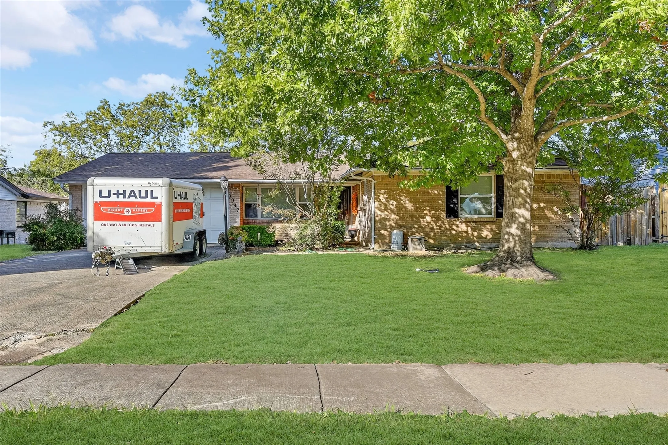 Single Family Residence For Sale in Dallas County , 2947 Cameo Lane, Farmers Branch, Texas 75234, 3 Bedroom, 2 Bathroom, 2 Garage spaces, 1,864 Sqft, built in 1958, mls#21151169, Real Estate Agent in Farmers Branch, Homes For Sale in Dallas county, Homes For Sale in Farmers Branch, Realtor in Farmers Branch Texas, Real Estate Brokerage Independent Realty Texas, Luminita Cordes Realtor
