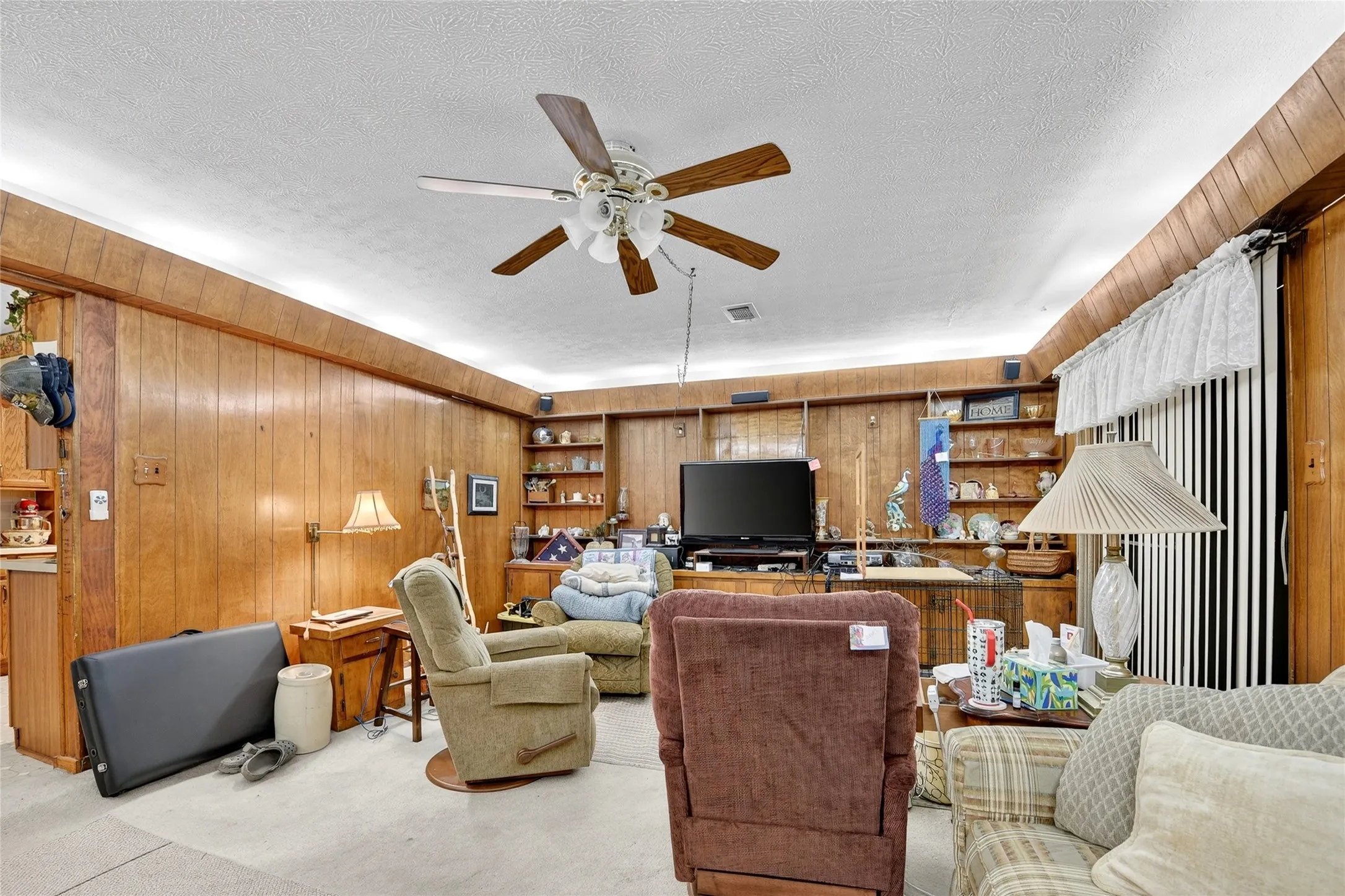 Single Family Residence For Sale in Dallas County , 2947 Cameo Lane, Farmers Branch, Texas 75234, 3 Bedroom, 2 Bathroom, 2 Garage spaces, 1,864 Sqft, built in 1958, mls#21151169, Real Estate Agent in Farmers Branch, Homes For Sale in Dallas county, Homes For Sale in Farmers Branch, Realtor in Farmers Branch Texas, Real Estate Brokerage Independent Realty Texas, Luminita Cordes Realtor