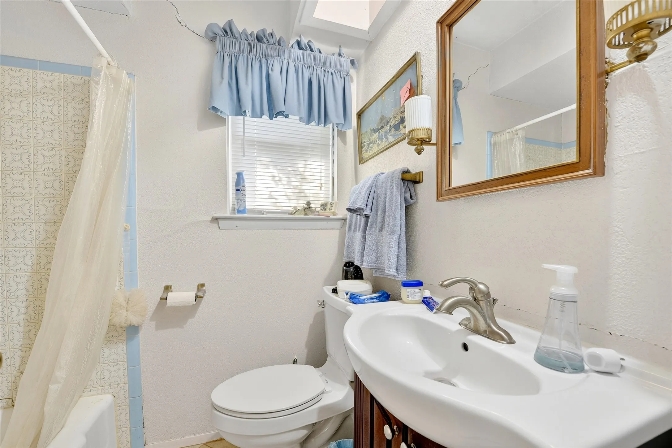 Single Family Residence For Sale in Dallas County , 2947 Cameo Lane, Farmers Branch, Texas 75234, 3 Bedroom, 2 Bathroom, 2 Garage spaces, 1,864 Sqft, built in 1958, mls#21151169, Real Estate Agent in Farmers Branch, Homes For Sale in Dallas county, Homes For Sale in Farmers Branch, Realtor in Farmers Branch Texas, Real Estate Brokerage Independent Realty Texas, Luminita Cordes Realtor