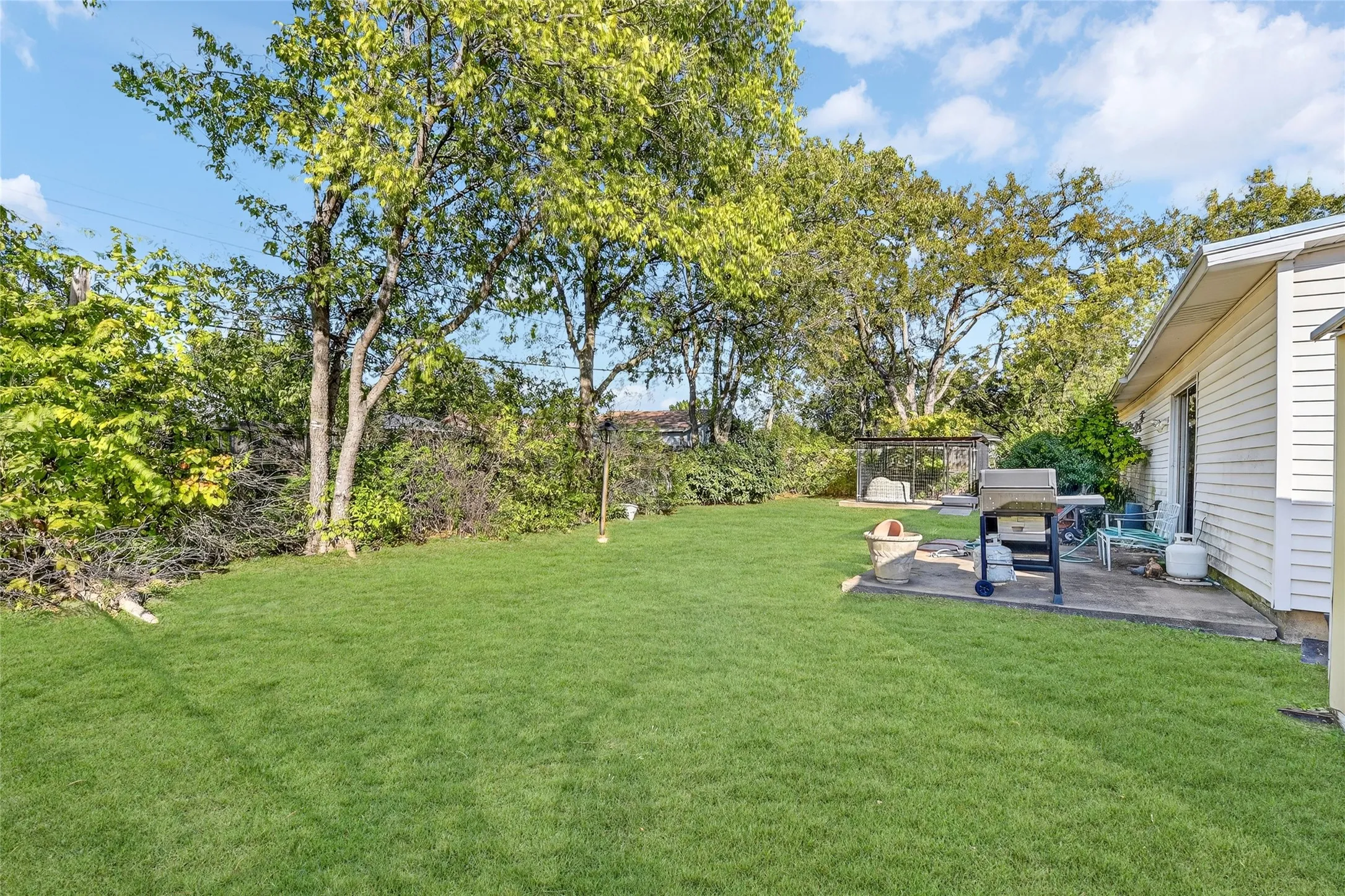 Single Family Residence For Sale in Dallas County , 2947 Cameo Lane, Farmers Branch, Texas 75234, 3 Bedroom, 2 Bathroom, 2 Garage spaces, 1,864 Sqft, built in 1958, mls#21151169, Real Estate Agent in Farmers Branch, Homes For Sale in Dallas county, Homes For Sale in Farmers Branch, Realtor in Farmers Branch Texas, Real Estate Brokerage Independent Realty Texas, Luminita Cordes Realtor
