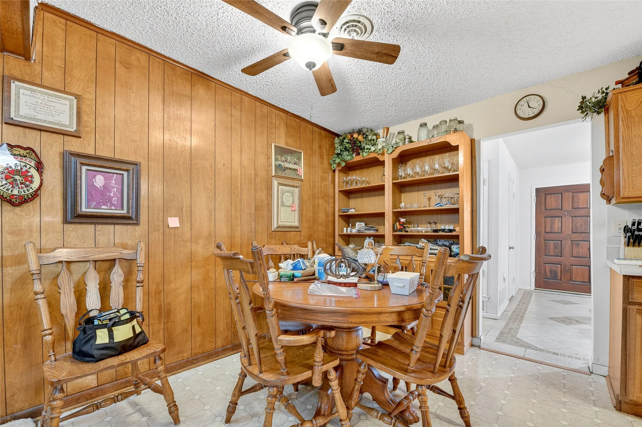 Single Family Residence For Sale in Dallas County , 2947 Cameo Lane, Farmers Branch, Texas 75234, 3 Bedroom, 2 Bathroom, 2 Garage spaces, 1,864 Sqft, built in 1958, mls#21151169, Real Estate Agent in Farmers Branch, Homes For Sale in Dallas county, Homes For Sale in Farmers Branch, Realtor in Farmers Branch Texas, Real Estate Brokerage Independent Realty Texas, Luminita Cordes Realtor