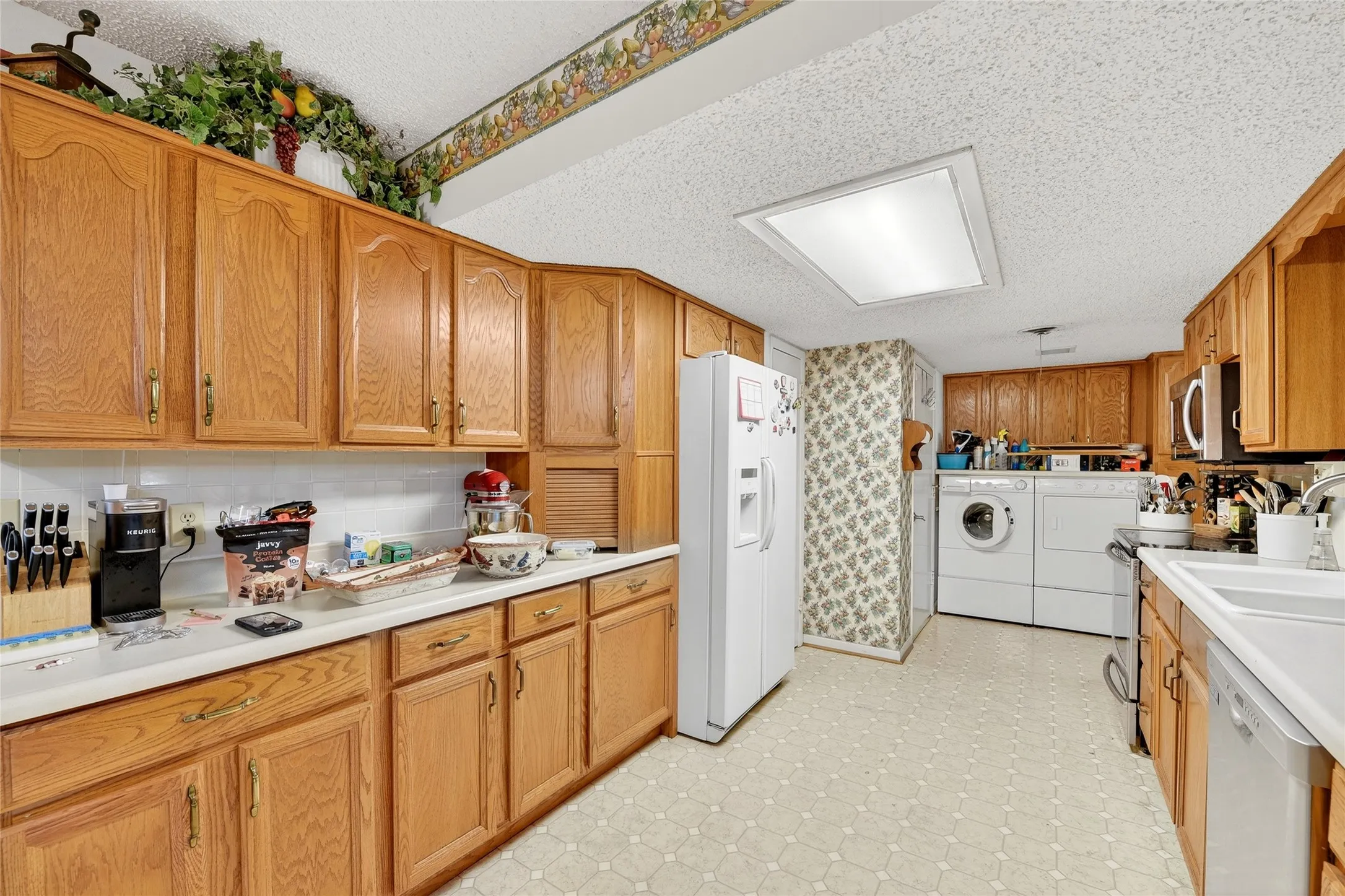 Single Family Residence For Sale in Dallas County , 2947 Cameo Lane, Farmers Branch, Texas 75234, 3 Bedroom, 2 Bathroom, 2 Garage spaces, 1,864 Sqft, built in 1958, mls#21151169, Real Estate Agent in Farmers Branch, Homes For Sale in Dallas county, Homes For Sale in Farmers Branch, Realtor in Farmers Branch Texas, Real Estate Brokerage Independent Realty Texas, Luminita Cordes Realtor