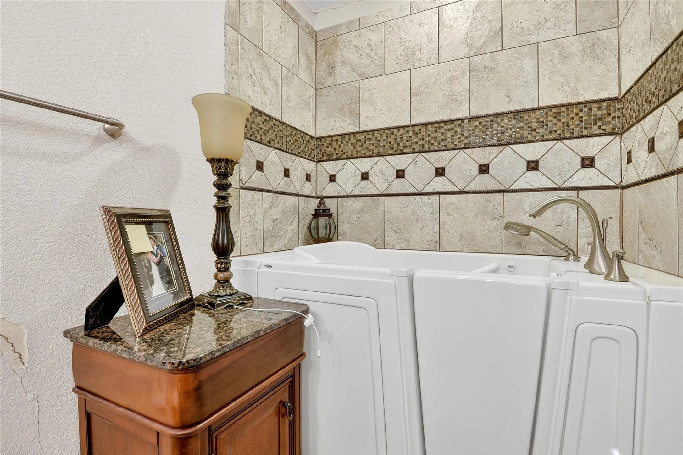 Single Family Residence For Sale in Dallas County , 2947 Cameo Lane, Farmers Branch, Texas 75234, 3 Bedroom, 2 Bathroom, 2 Garage spaces, 1,864 Sqft, built in 1958, mls#21151169, Real Estate Agent in Farmers Branch, Homes For Sale in Dallas county, Homes For Sale in Farmers Branch, Realtor in Farmers Branch Texas, Real Estate Brokerage Independent Realty Texas, Luminita Cordes Realtor