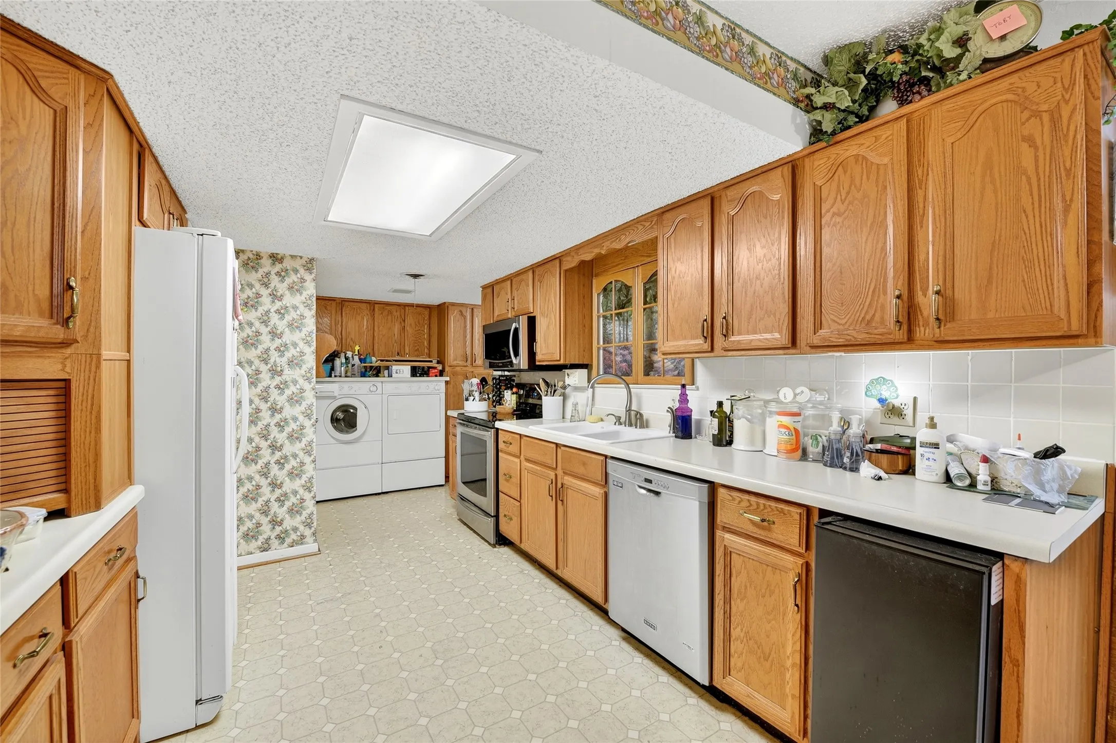 Single Family Residence For Sale in Dallas County , 2947 Cameo Lane, Farmers Branch, Texas 75234, 3 Bedroom, 2 Bathroom, 2 Garage spaces, 1,864 Sqft, built in 1958, mls#21151169, Real Estate Agent in Farmers Branch, Homes For Sale in Dallas county, Homes For Sale in Farmers Branch, Realtor in Farmers Branch Texas, Real Estate Brokerage Independent Realty Texas, Luminita Cordes Realtor