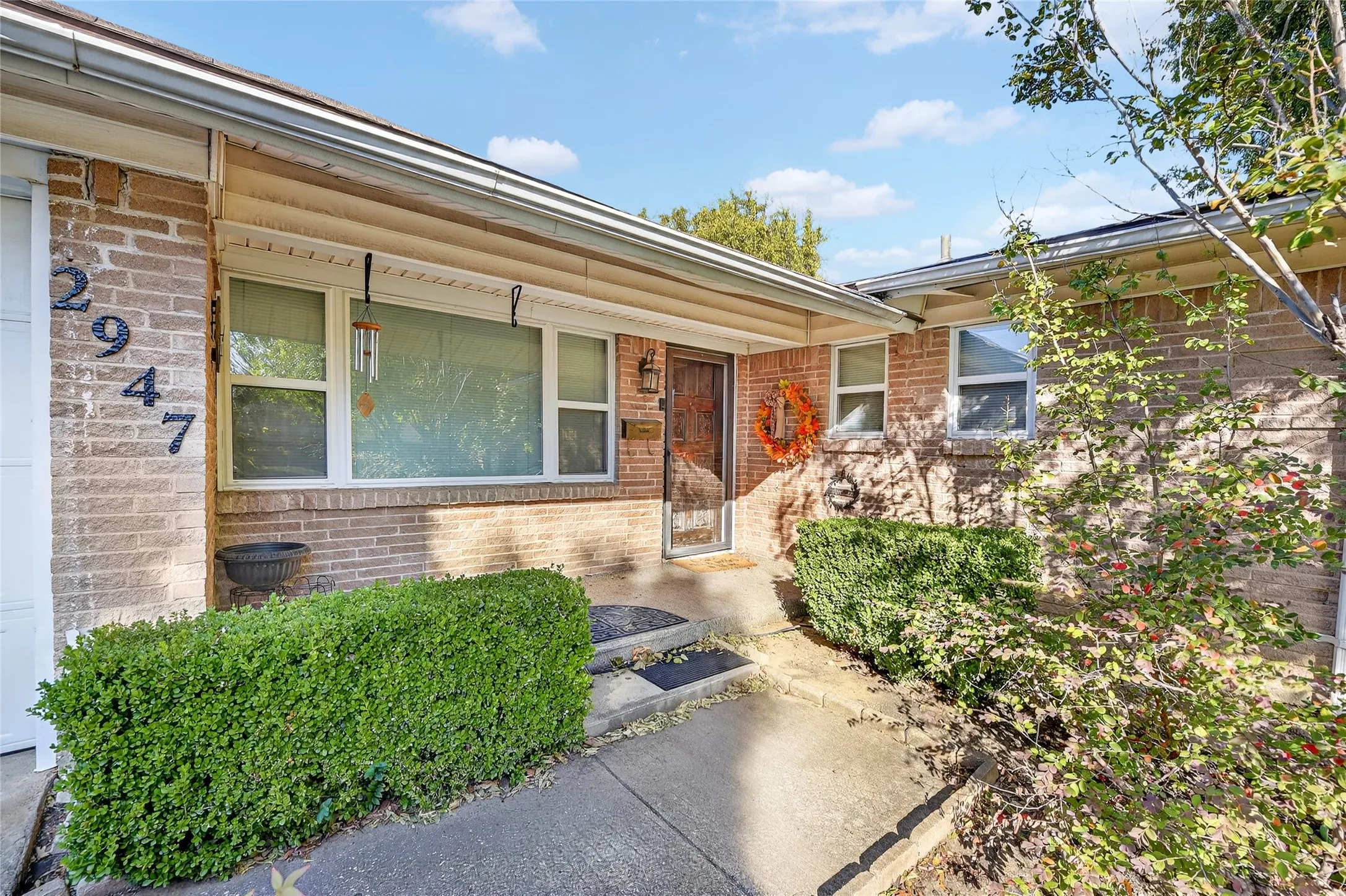 Single Family Residence For Sale in Dallas County , 2947 Cameo Lane, Farmers Branch, Texas 75234, 3 Bedroom, 2 Bathroom, 2 Garage spaces, 1,864 Sqft, built in 1958, mls#21151169, Real Estate Agent in Farmers Branch, Homes For Sale in Dallas county, Homes For Sale in Farmers Branch, Realtor in Farmers Branch Texas, Real Estate Brokerage Independent Realty Texas, Luminita Cordes Realtor