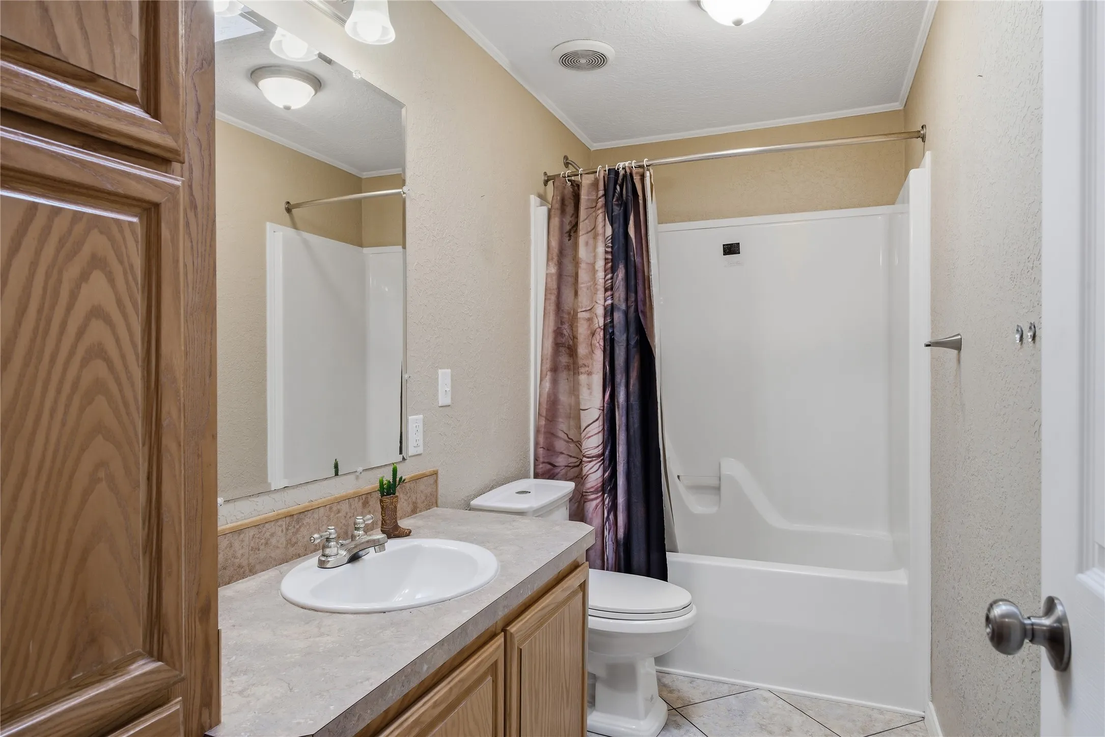 Farm For Sale in Van Zandt County , 370 VZ County Road 4134, Canton, Texas 75103, 4 Bedroom, 3 Bathroom, Garage spaces, 2,624 Sqft, built in 2011, Preowned, mls#21128574, Real Estate Agent in Canton, Homes For Sale in Van Zandt county, Homes For Sale in Canton, Realtor in Canton Texas, Real Estate Brokerage Independent Realty Texas, Luminita Cordes Realtor