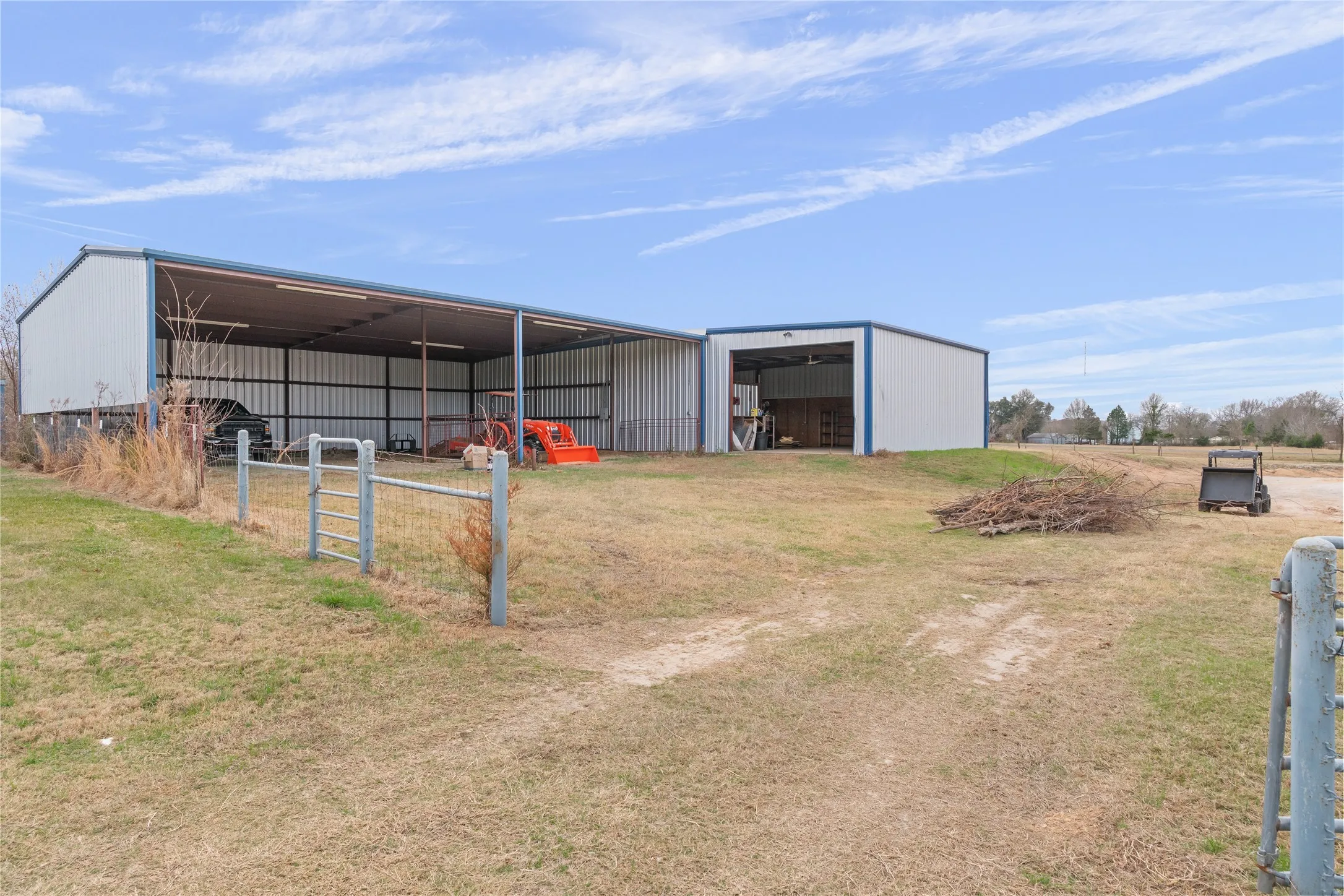 Farm For Sale in Van Zandt County , 370 VZ County Road 4134, Canton, Texas 75103, 4 Bedroom, 3 Bathroom, Garage spaces, 2,624 Sqft, built in 2011, Preowned, mls#21128574, Real Estate Agent in Canton, Homes For Sale in Van Zandt county, Homes For Sale in Canton, Realtor in Canton Texas, Real Estate Brokerage Independent Realty Texas, Luminita Cordes Realtor
