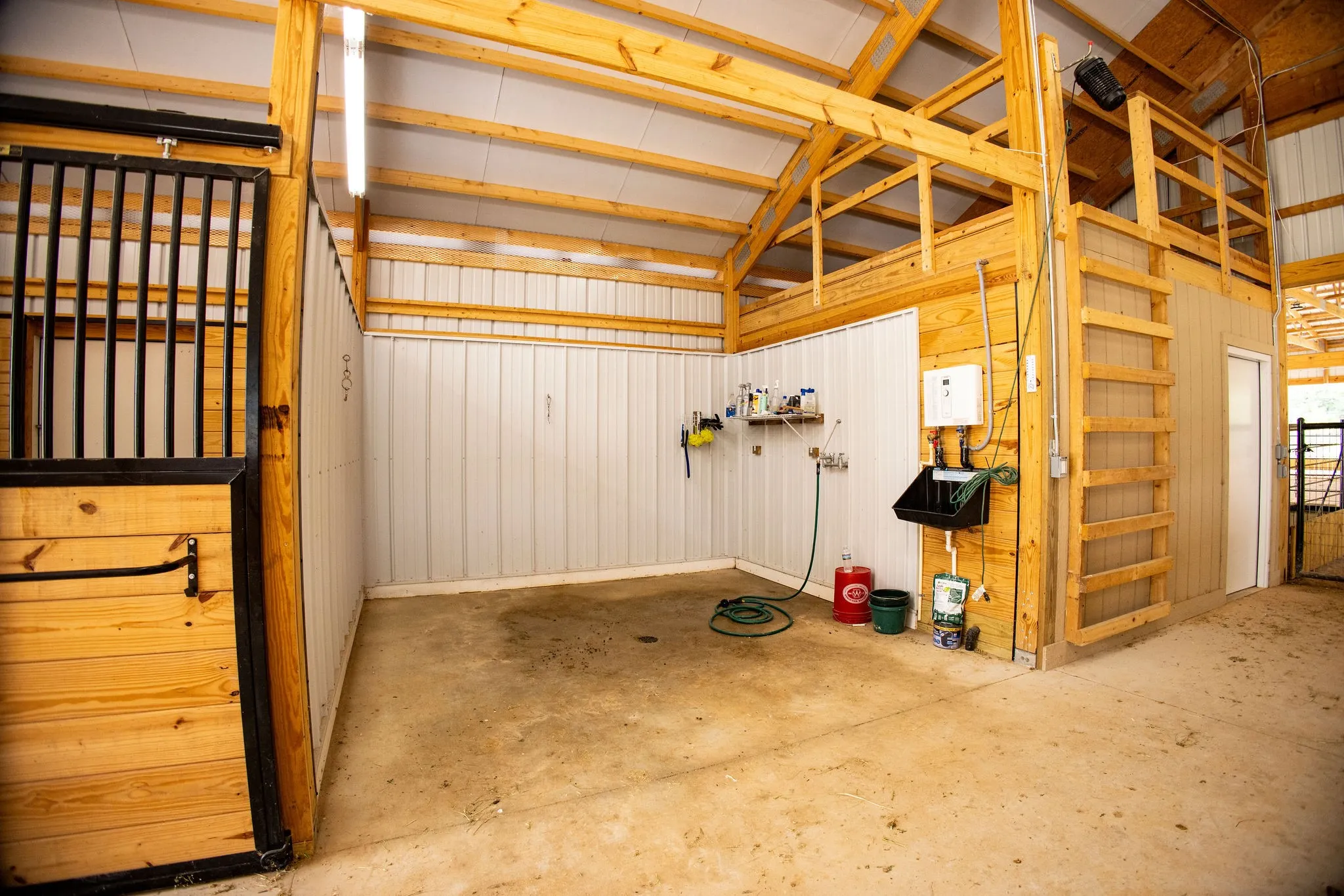 Farm For Sale in Van Zandt County , 370 VZ County Road 4134, Canton, Texas 75103, 4 Bedroom, 3 Bathroom, Garage spaces, 2,624 Sqft, built in 2011, Preowned, mls#21128574, Real Estate Agent in Canton, Homes For Sale in Van Zandt county, Homes For Sale in Canton, Realtor in Canton Texas, Real Estate Brokerage Independent Realty Texas, Luminita Cordes Realtor