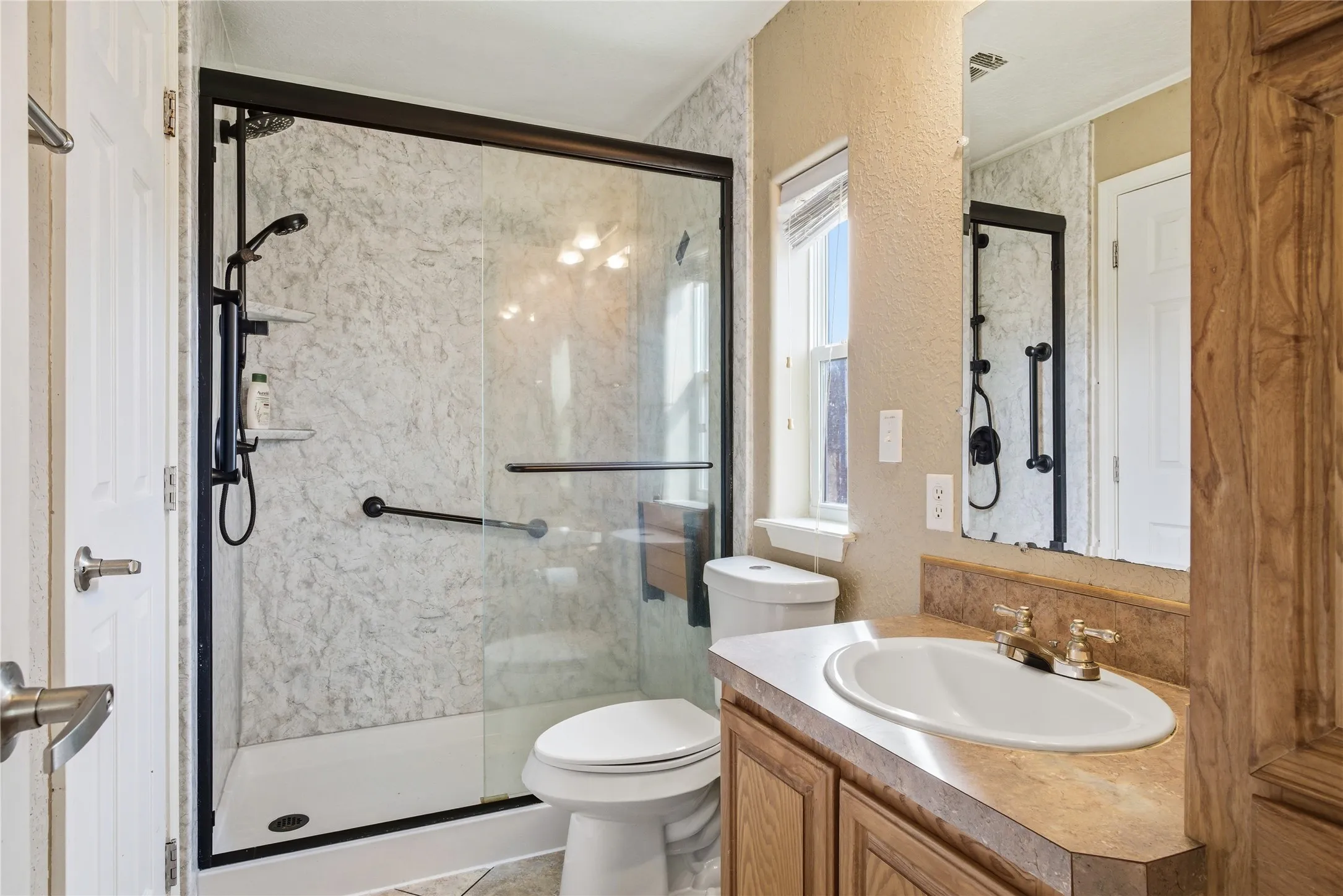 Farm For Sale in Van Zandt County , 370 VZ County Road 4134, Canton, Texas 75103, 4 Bedroom, 3 Bathroom, Garage spaces, 2,624 Sqft, built in 2011, Preowned, mls#21128574, Real Estate Agent in Canton, Homes For Sale in Van Zandt county, Homes For Sale in Canton, Realtor in Canton Texas, Real Estate Brokerage Independent Realty Texas, Luminita Cordes Realtor